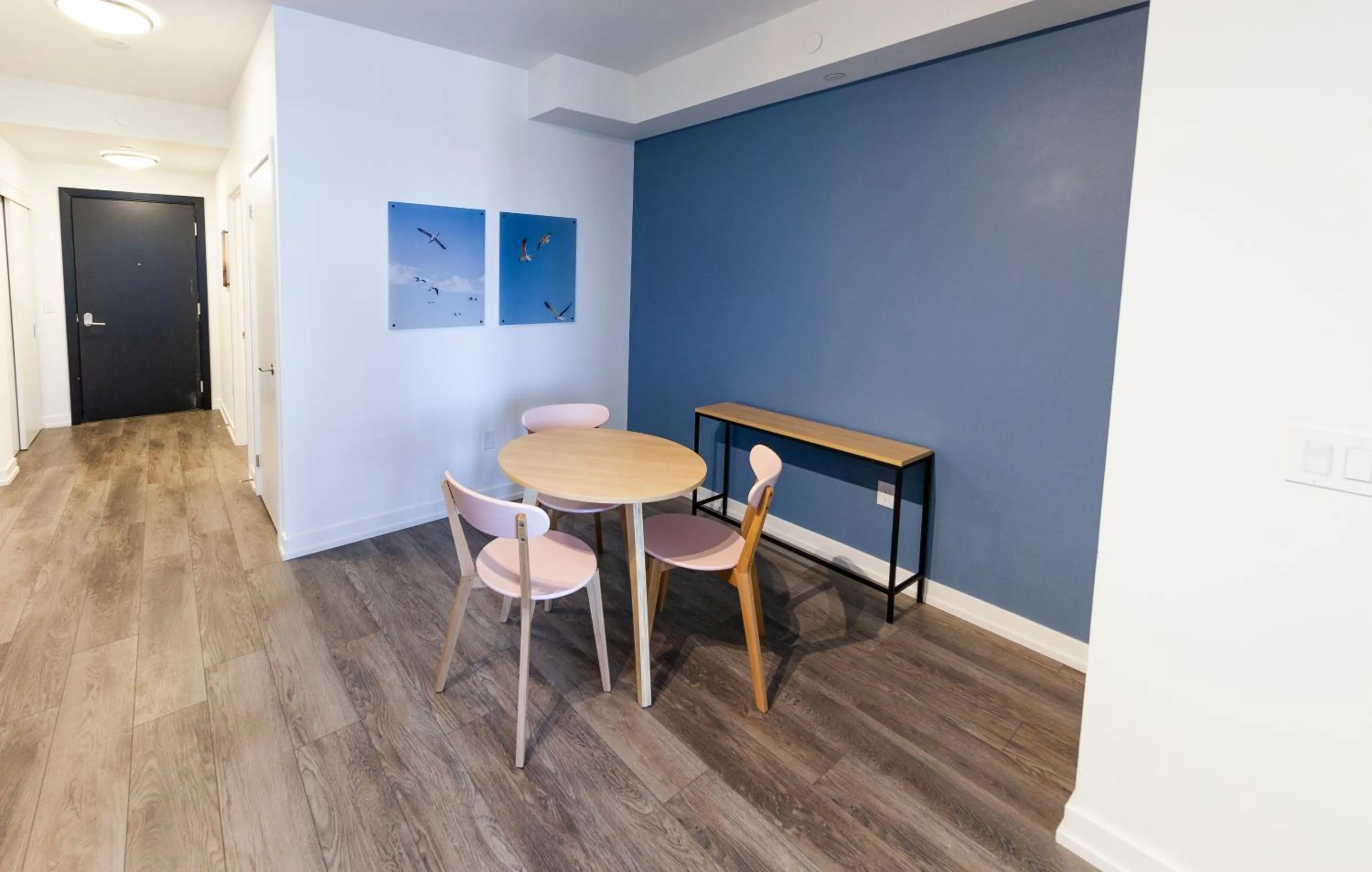 Dining area in The Laundry Rooms Station Park Kitchener