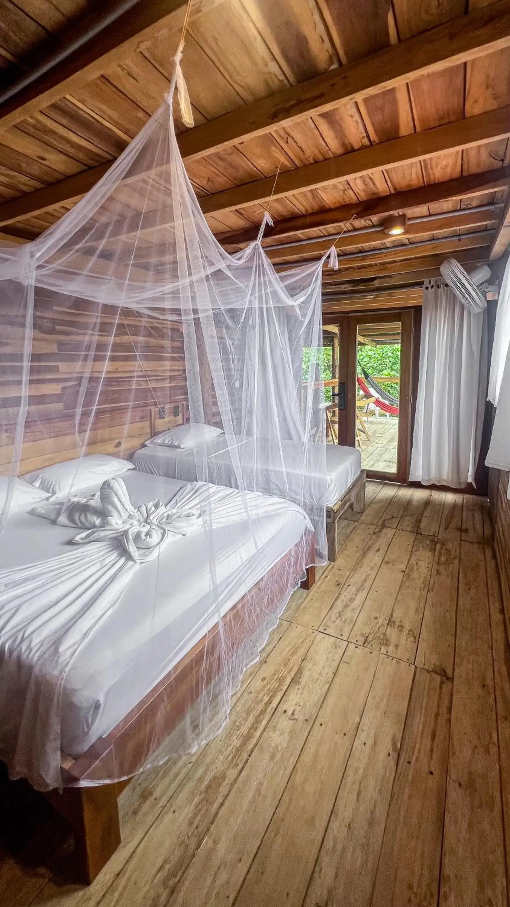 Triple Room with Lake View in Hostal MOCAMBO BEACH Triple Room with Lake View in Hostal MOCAMBO BEACH