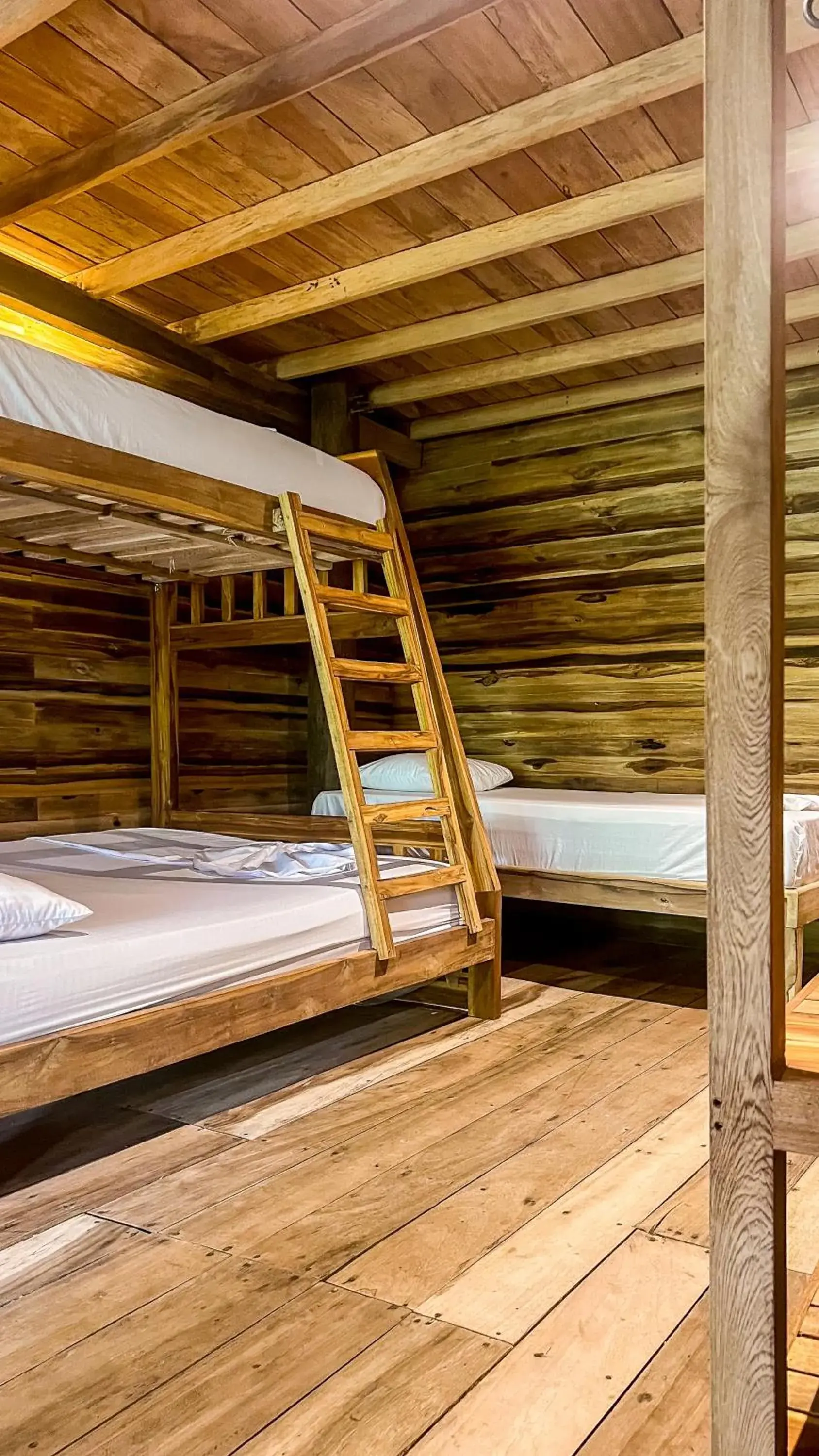 Bed in 4-Bed Mixed Dormitory Room in Hostal MOCAMBO BEACH Bed in 4-Bed Mixed Dormitory Room in Hostal MOCAMBO BEACH