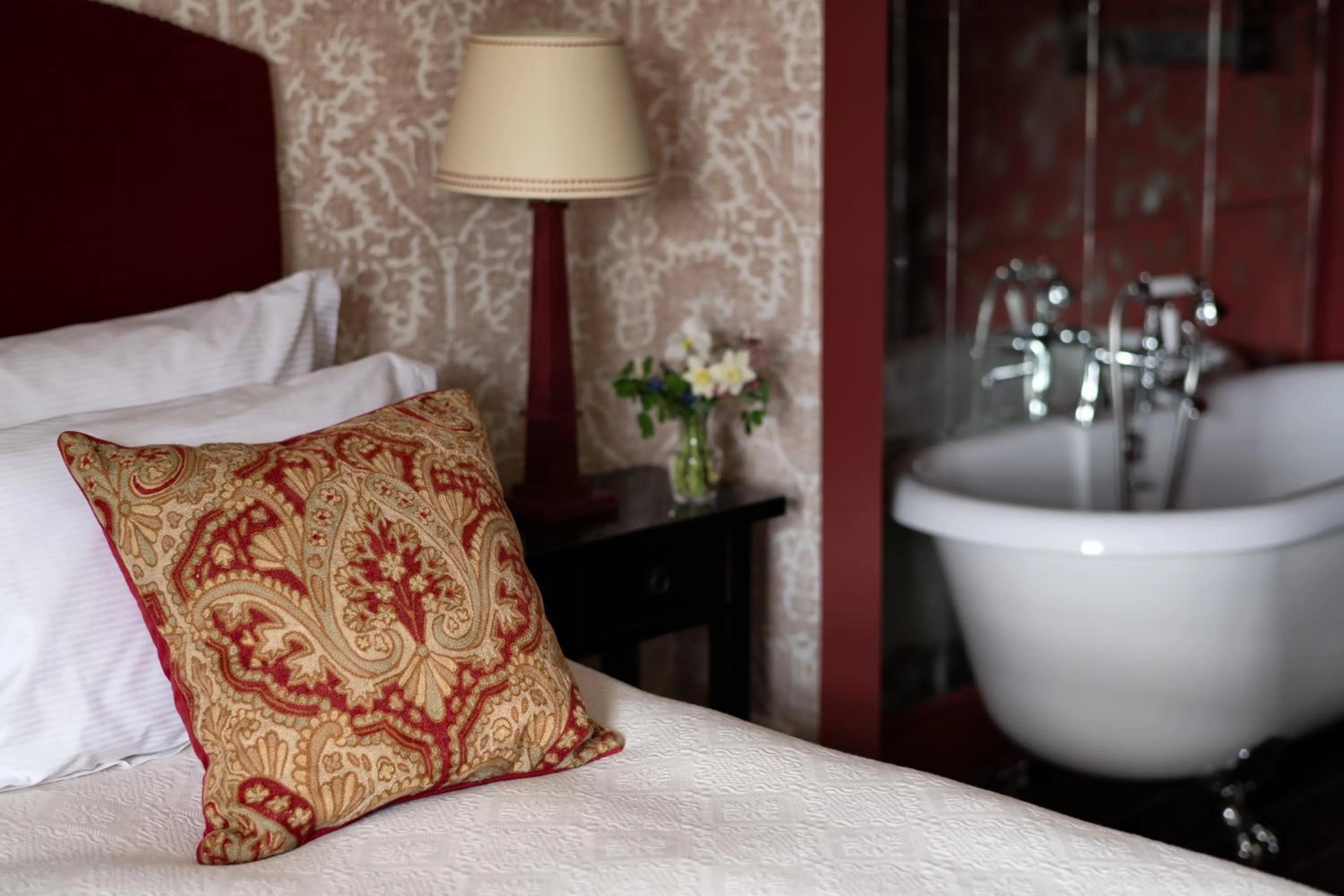 Bathroom, Bed in George and Dragon Clifton