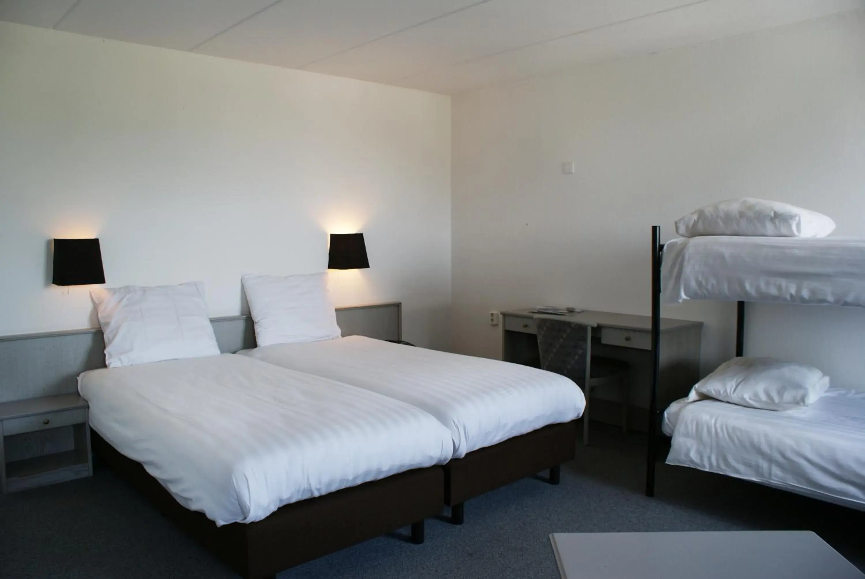 Spacious Comfort Double Room in Fletcher Hotel - Restaurant Nieuwvliet Bad Spacious Comfort Double Room in Fletcher Hotel - Restaurant Nieuwvliet Bad