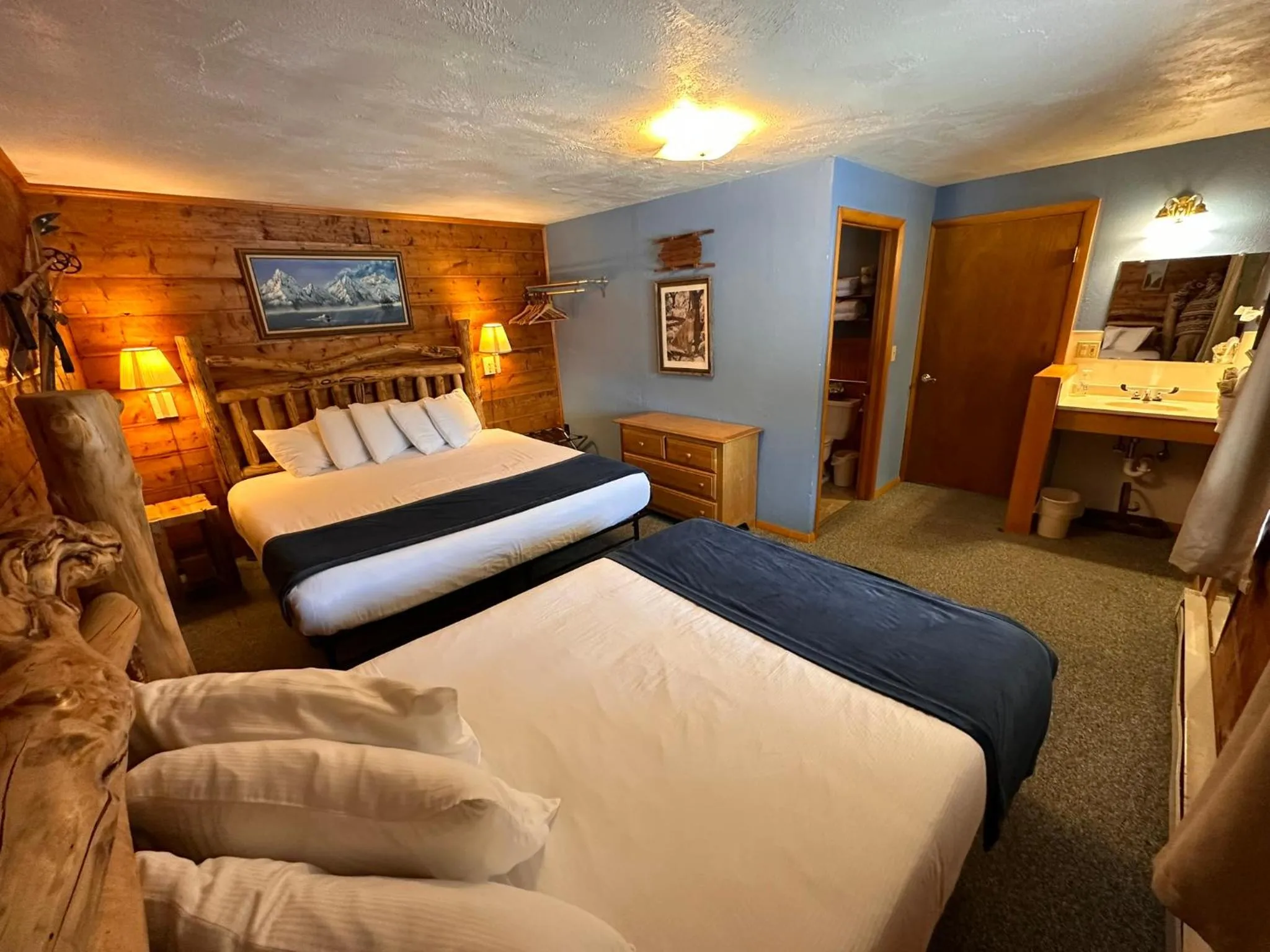 Ute Bluff Lodge, Cabins and RV park