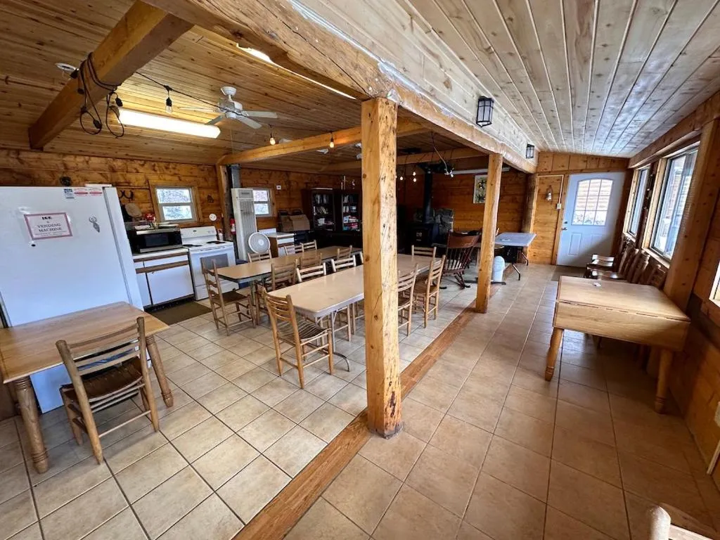 Kitchen or kitchenette in Ute Bluff Lodge, Cabins and RV park