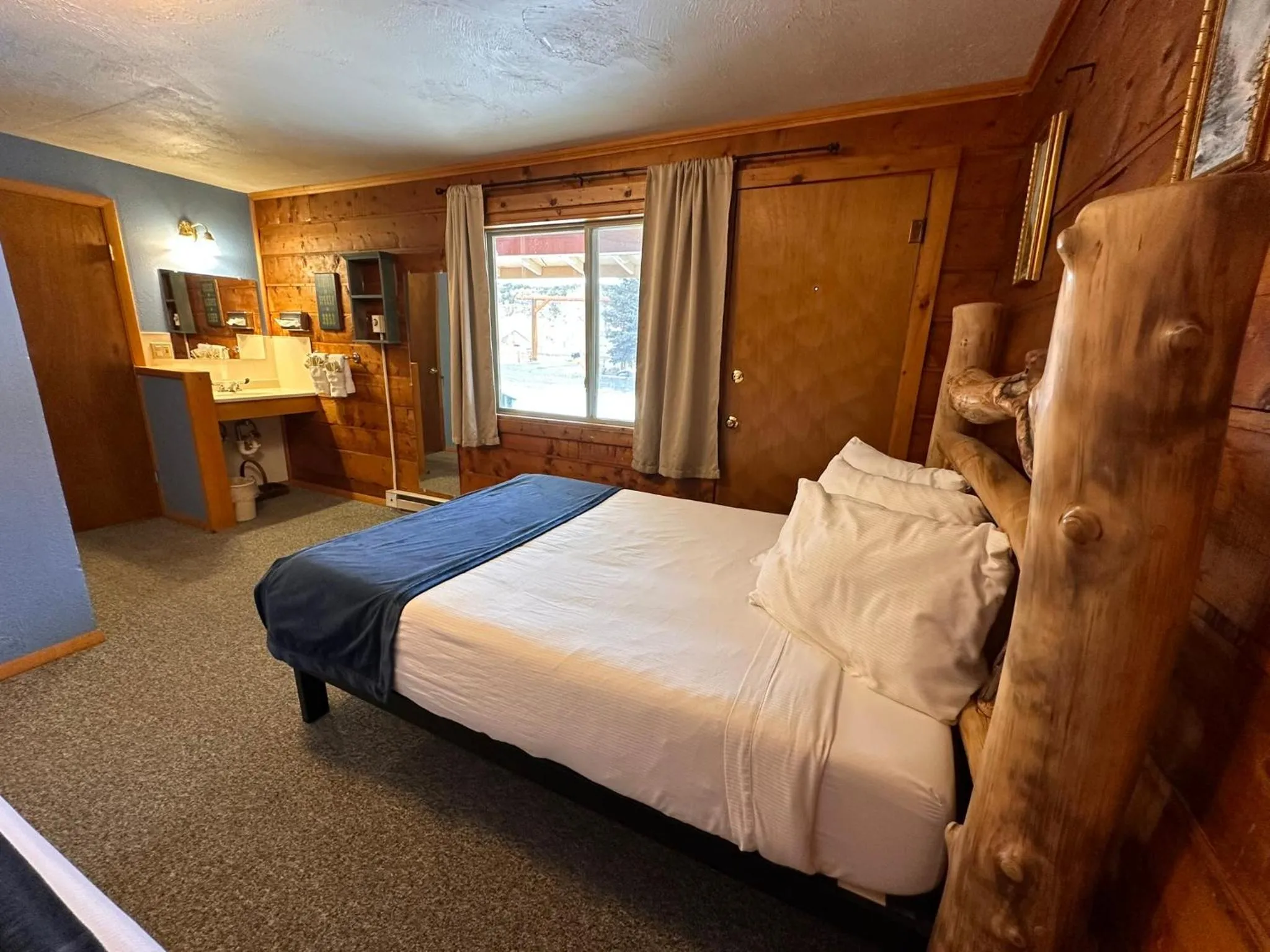 Ute Bluff Lodge, Cabins and RV park