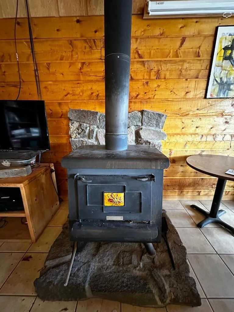 Kitchen or kitchenette in Ute Bluff Lodge, Cabins and RV park
