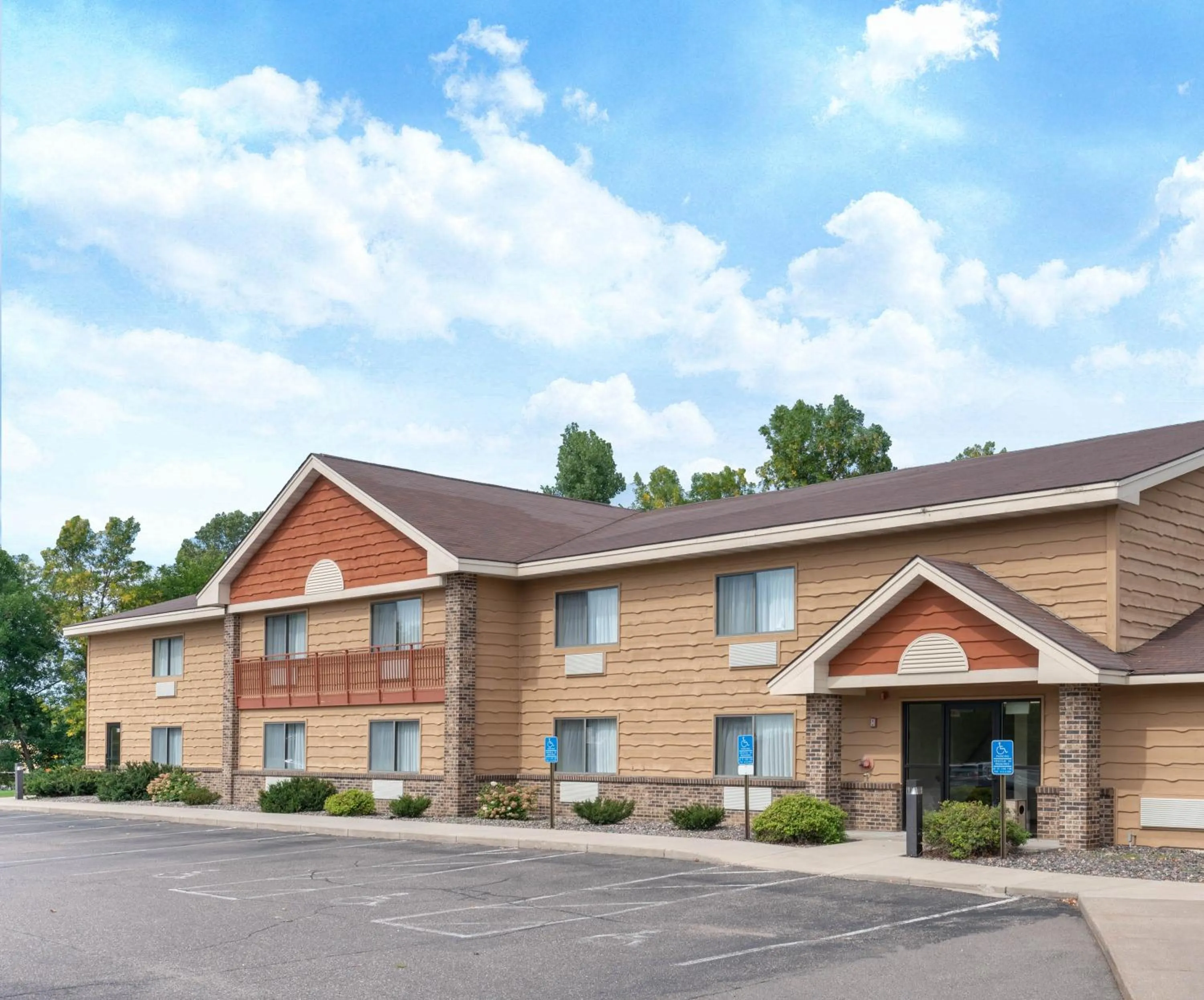 Property building in Aspen Hotel Rogers Formerly Americ inn