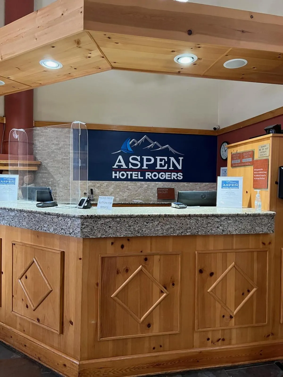 Lobby or reception in Aspen Hotel Rogers Formerly Americ inn