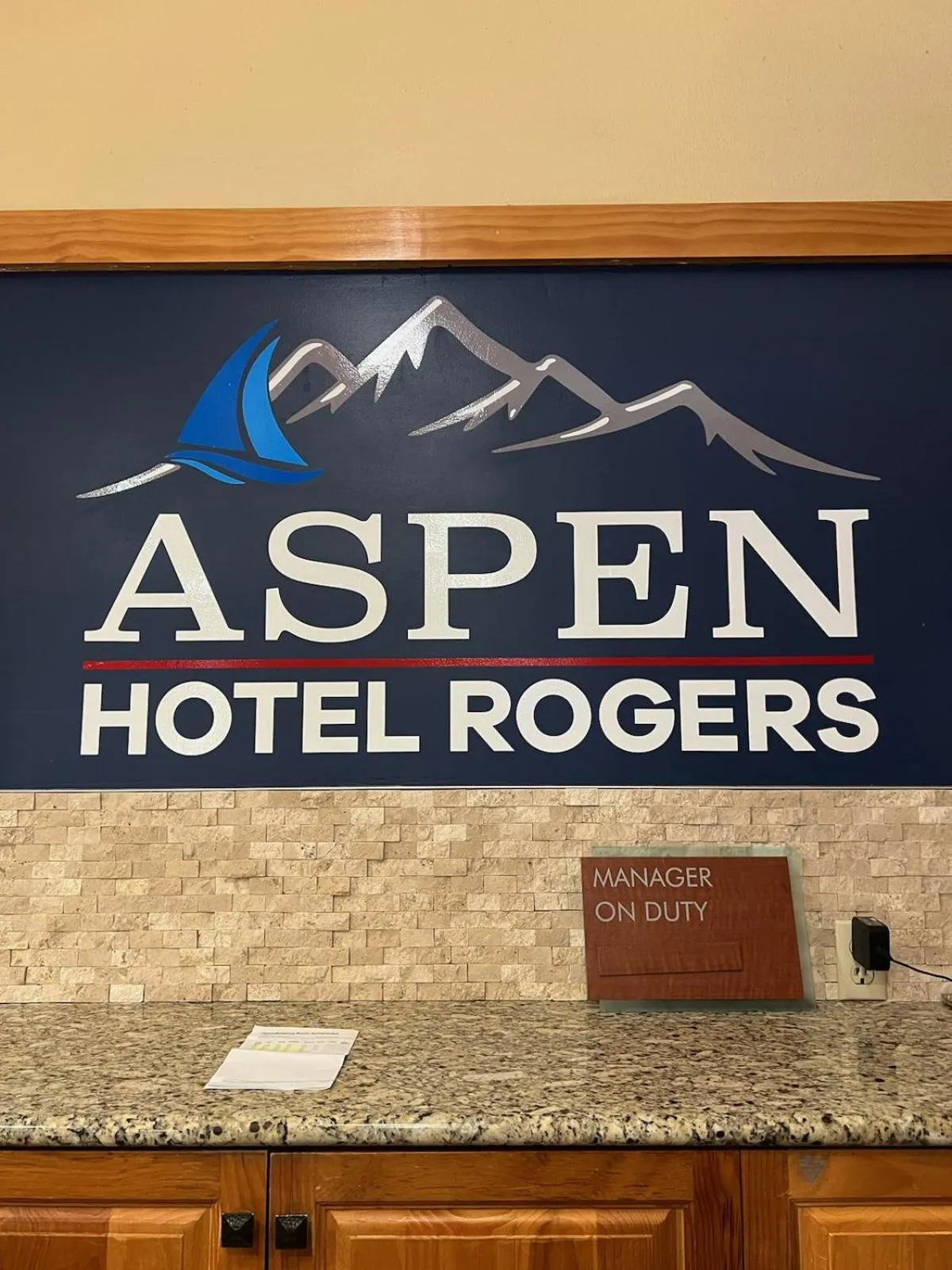 Lobby or reception in Aspen Hotel Rogers Formerly Americ inn