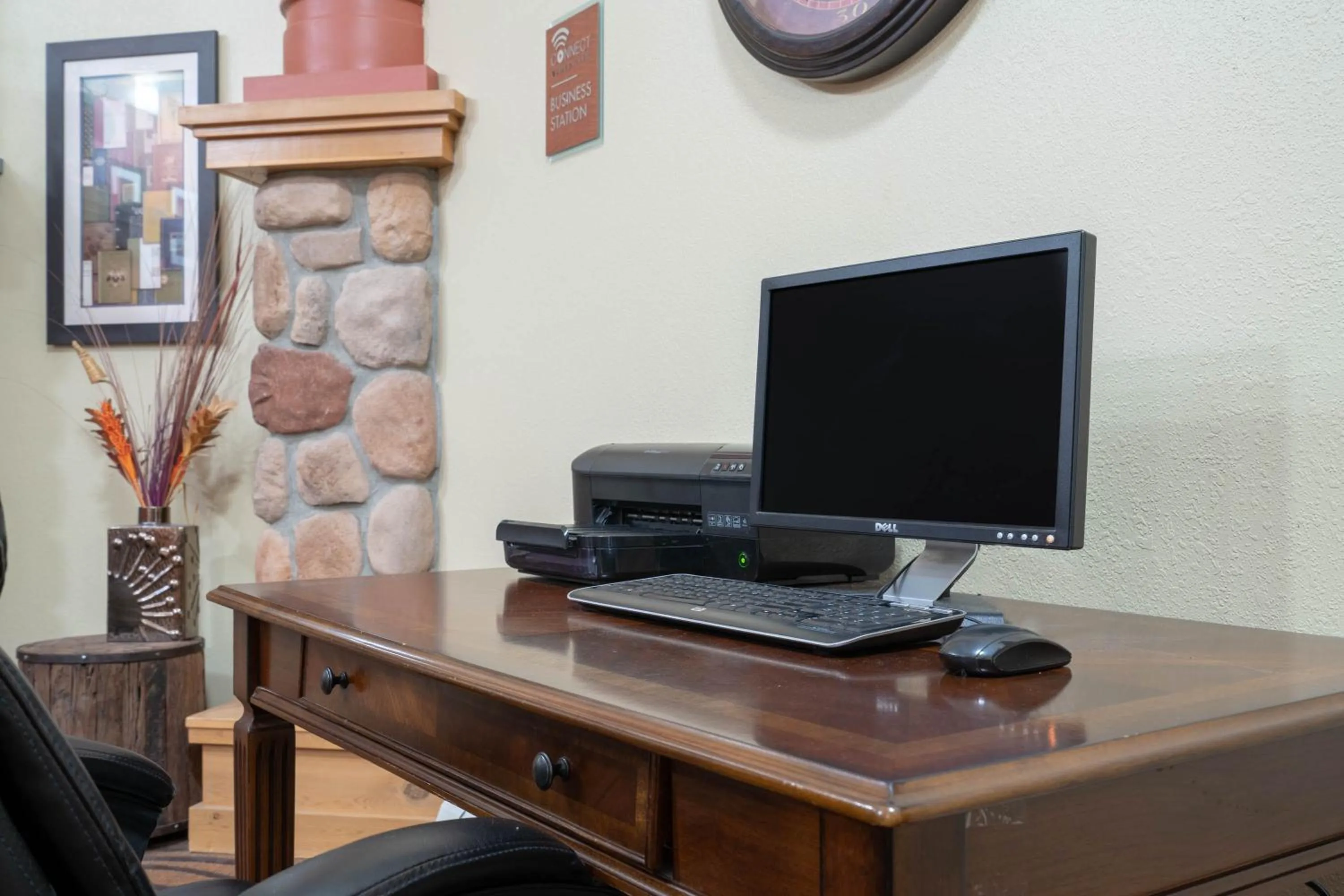 Lobby or reception in Aspen Hotel Rogers Formerly Americ inn