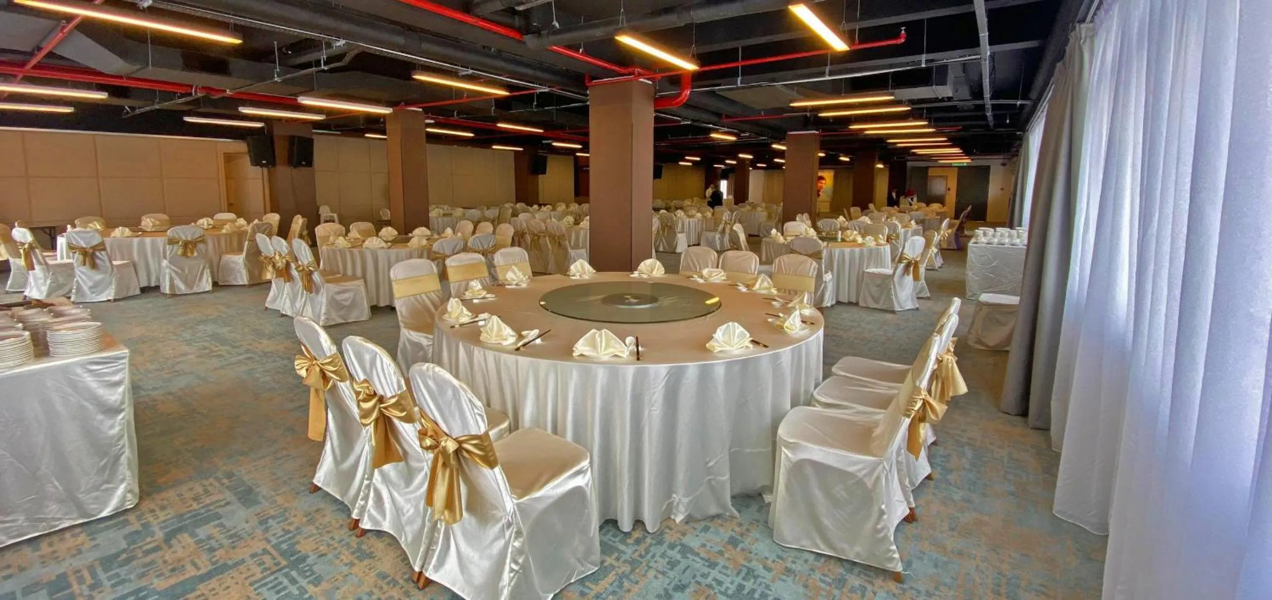 Restaurant/places to eat in Theatre Hotel