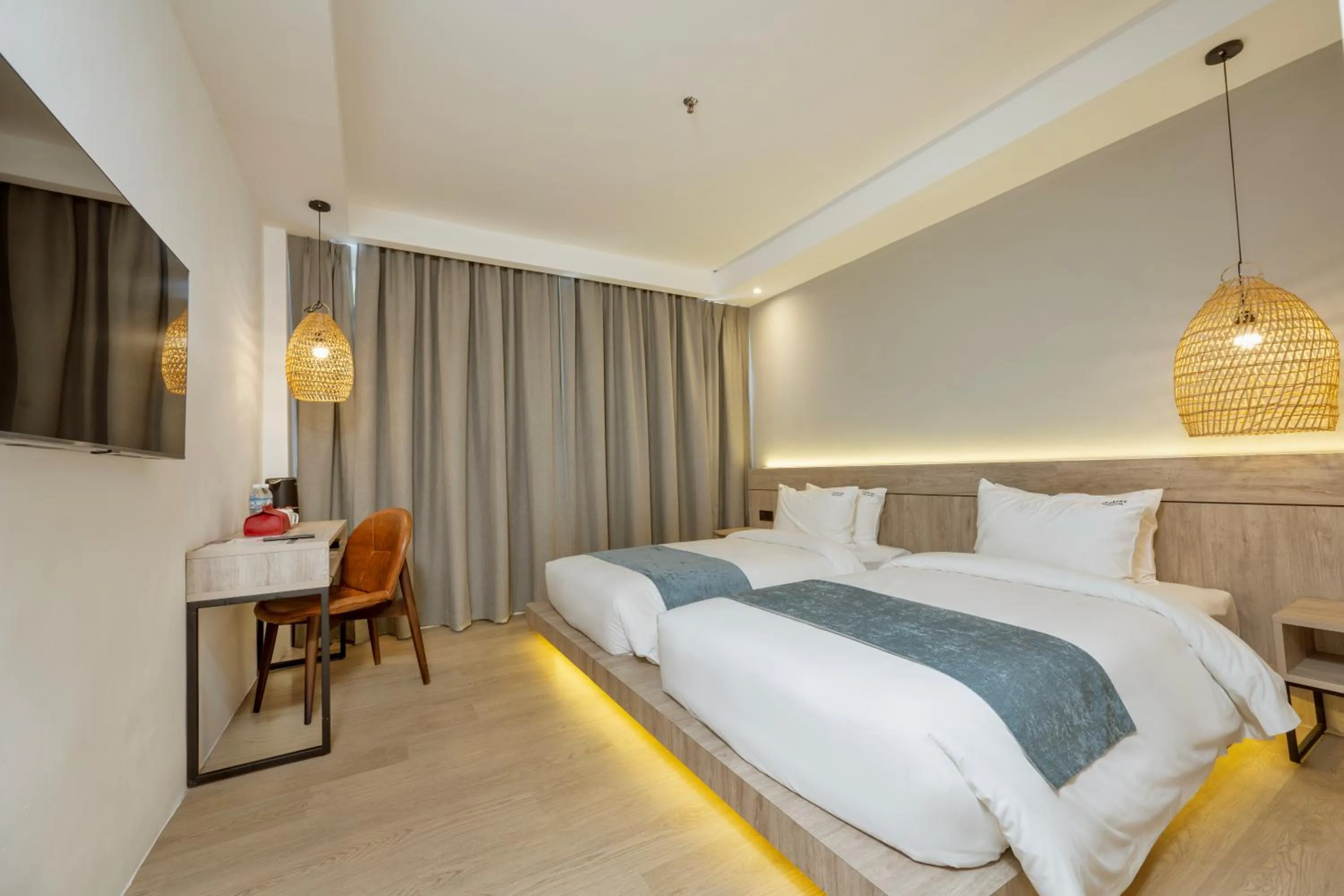 Bedroom, Bed in Theatre Hotel