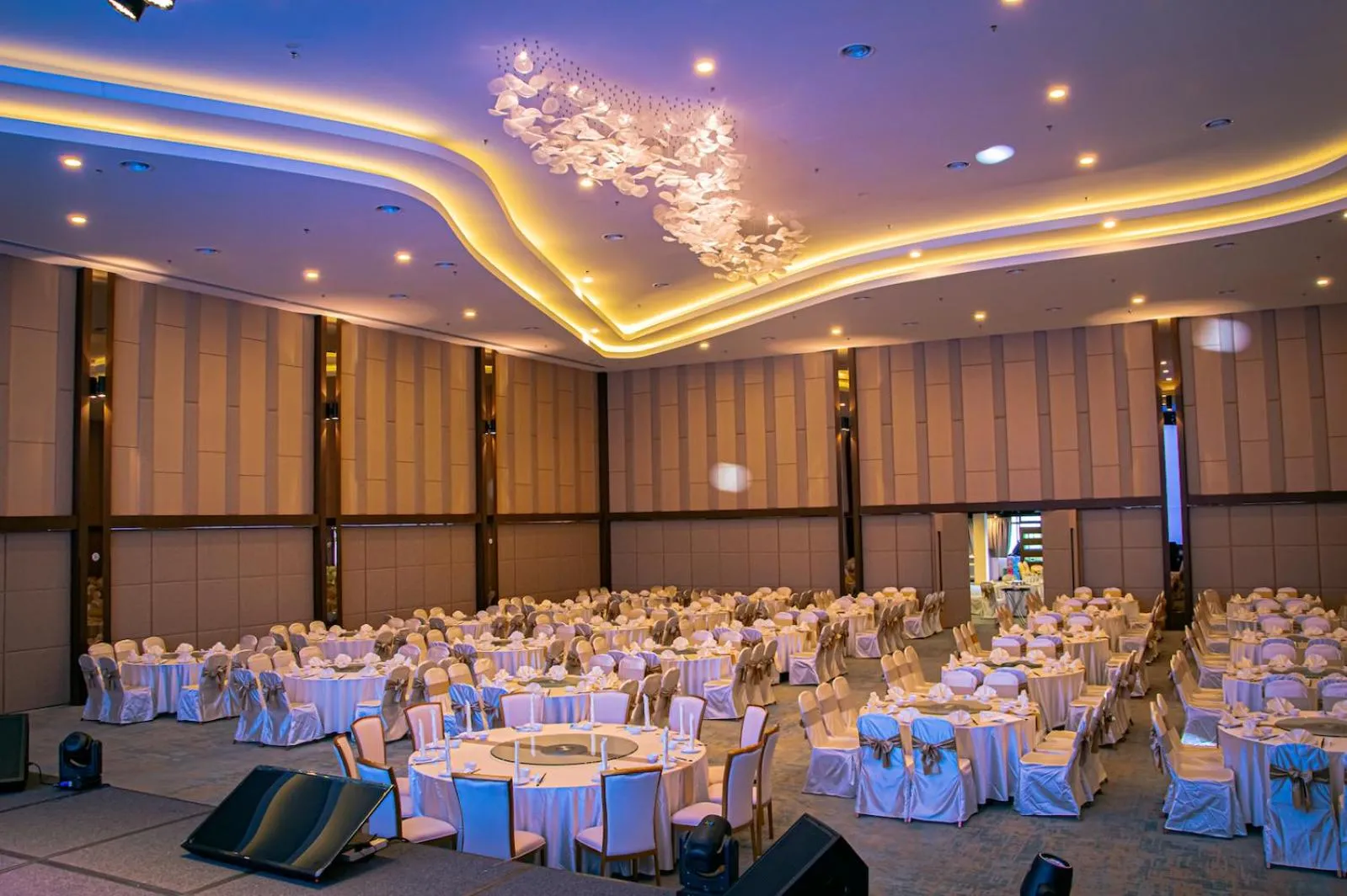 Restaurant/places to eat in Theatre Hotel