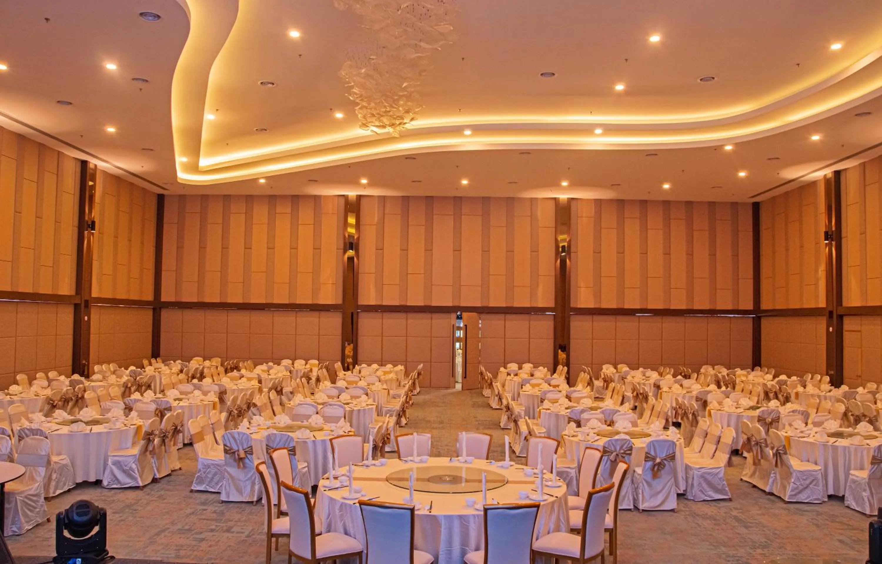 Restaurant/places to eat in Theatre Hotel