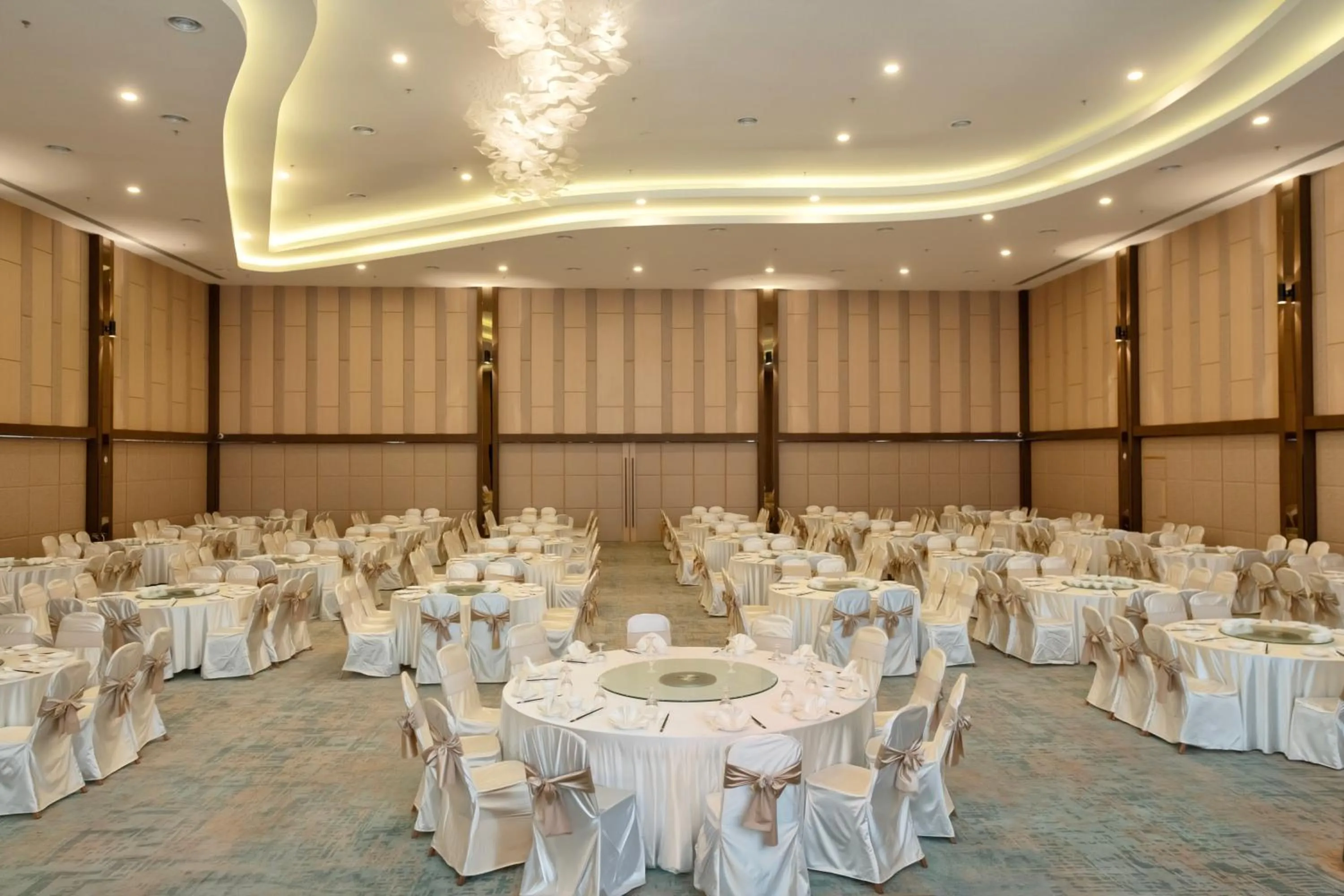 Restaurant/places to eat in Theatre Hotel