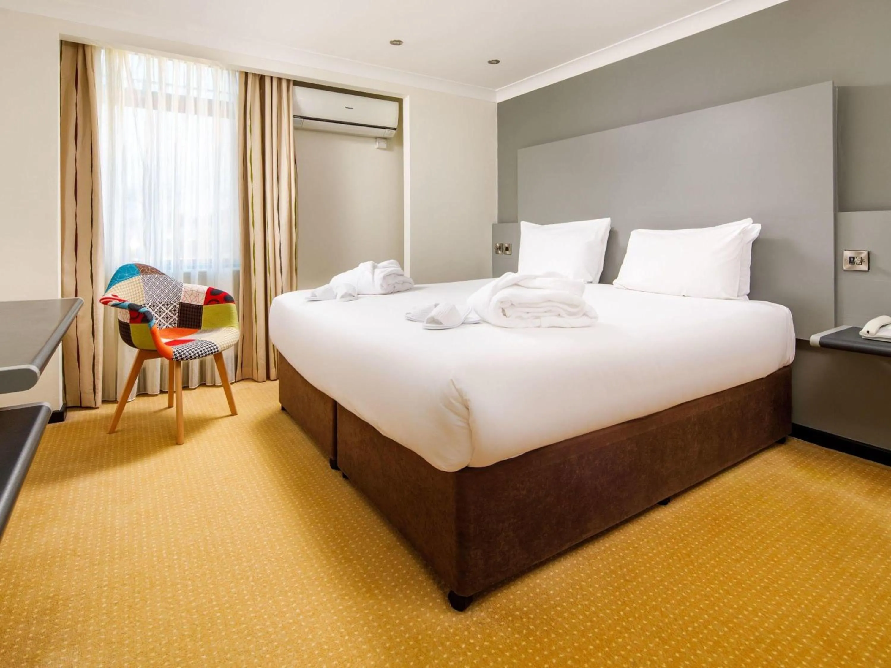 Bedroom, Bed in Mercure Chester Abbots Well Hotel