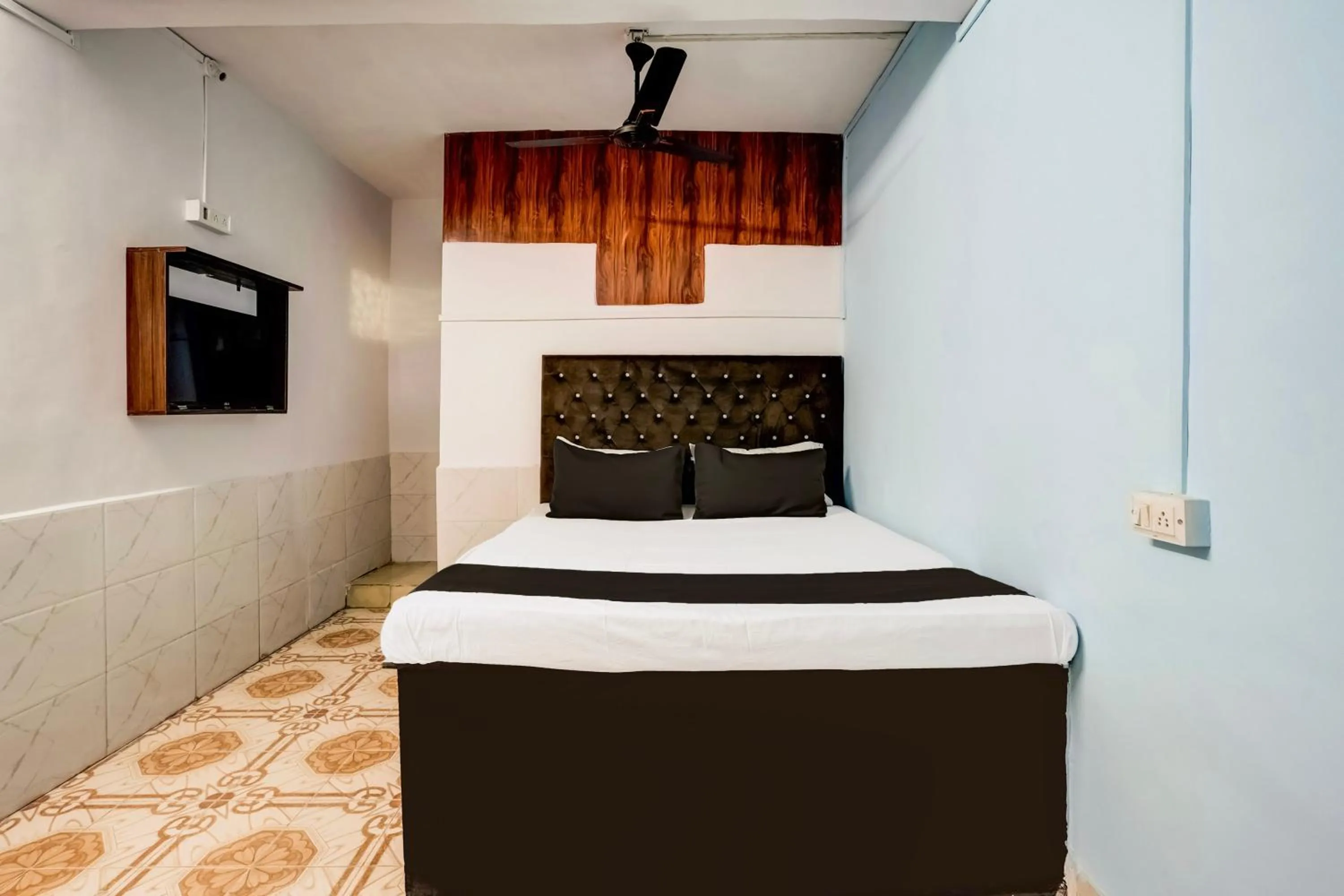 Facade/entrance, Bed in Hotel O Vira Palace