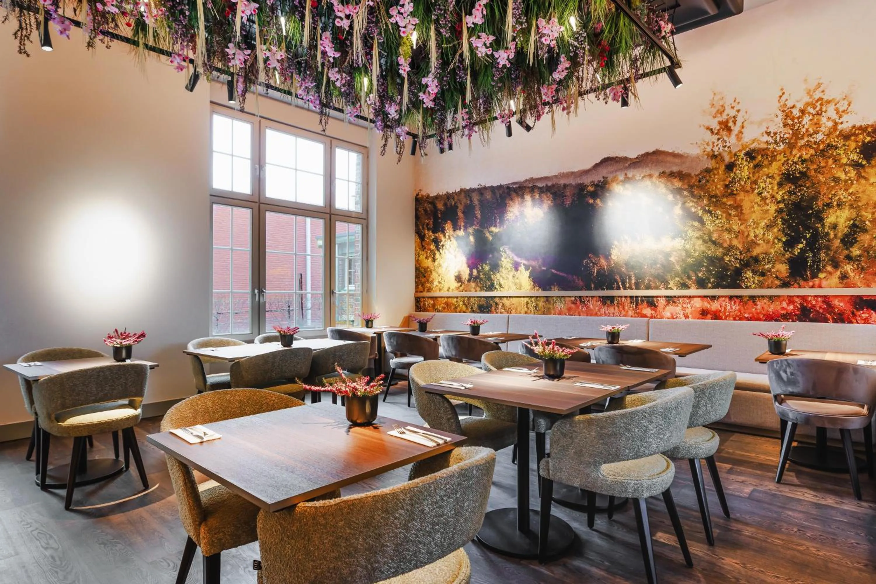 Restaurant/places to eat in Terhills Hotel