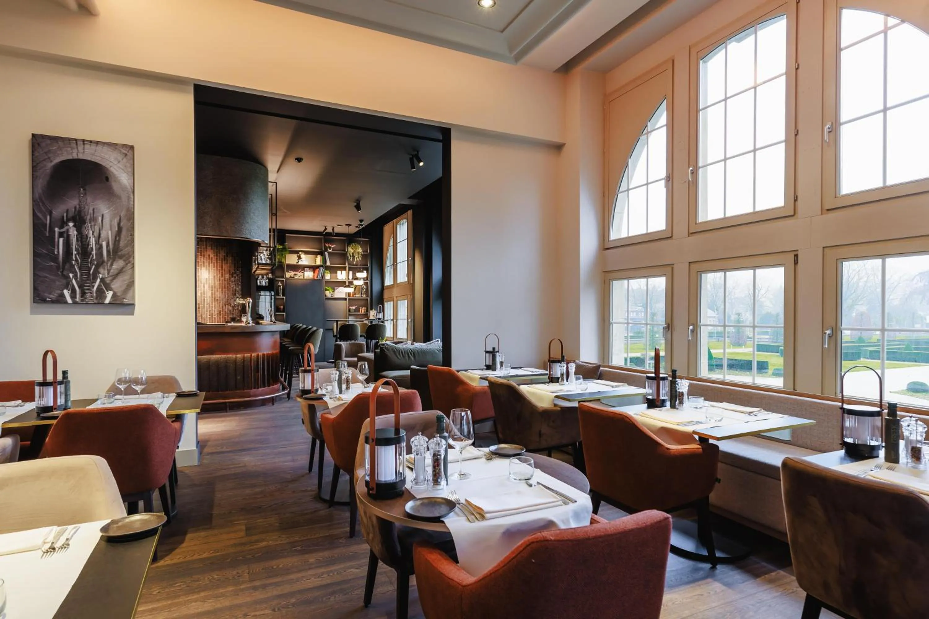 Restaurant/places to eat in Terhills Hotel