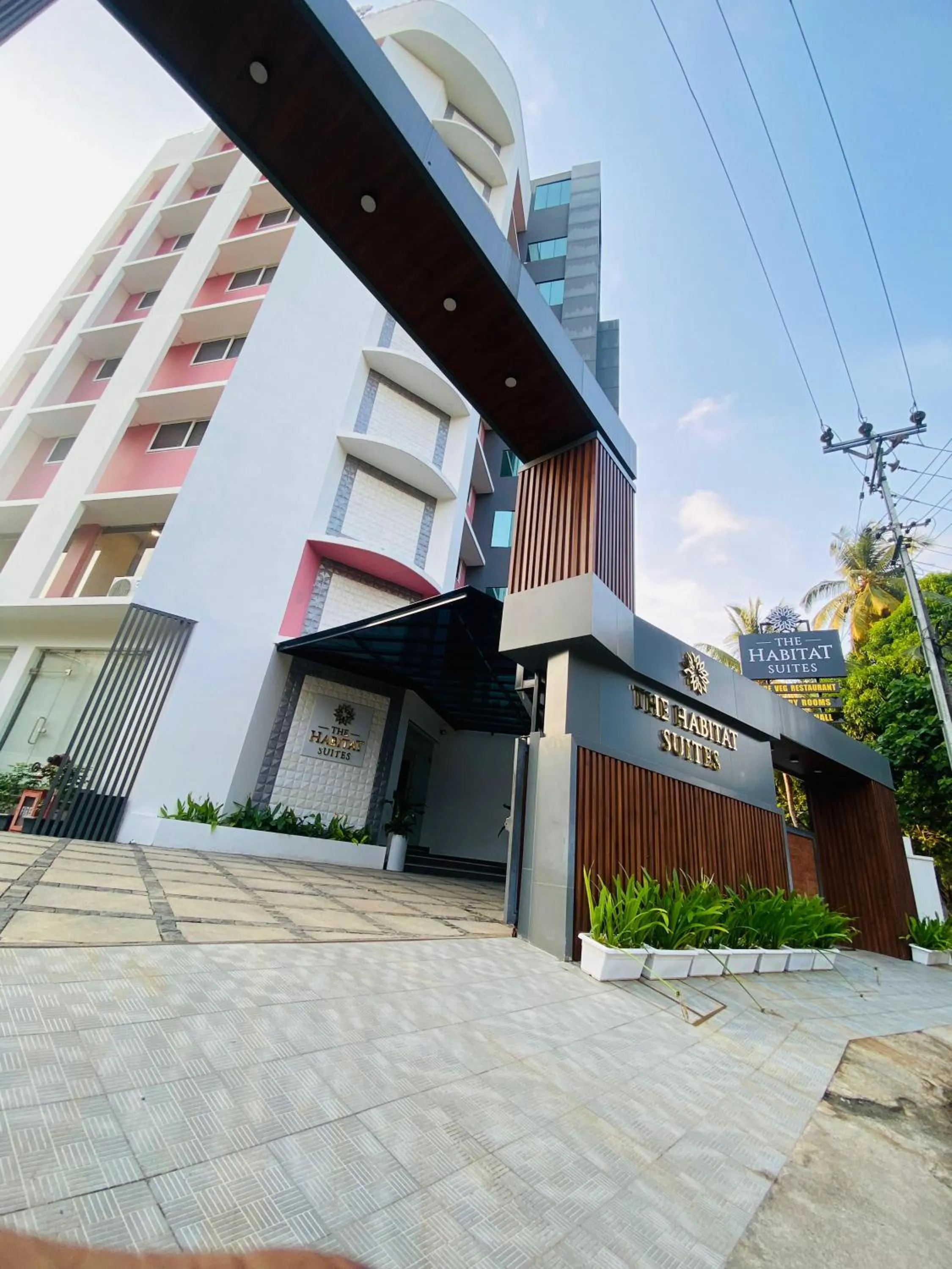 Facade/entrance in The Habitat Suites-Walkable distance to Guruvayoor temple
