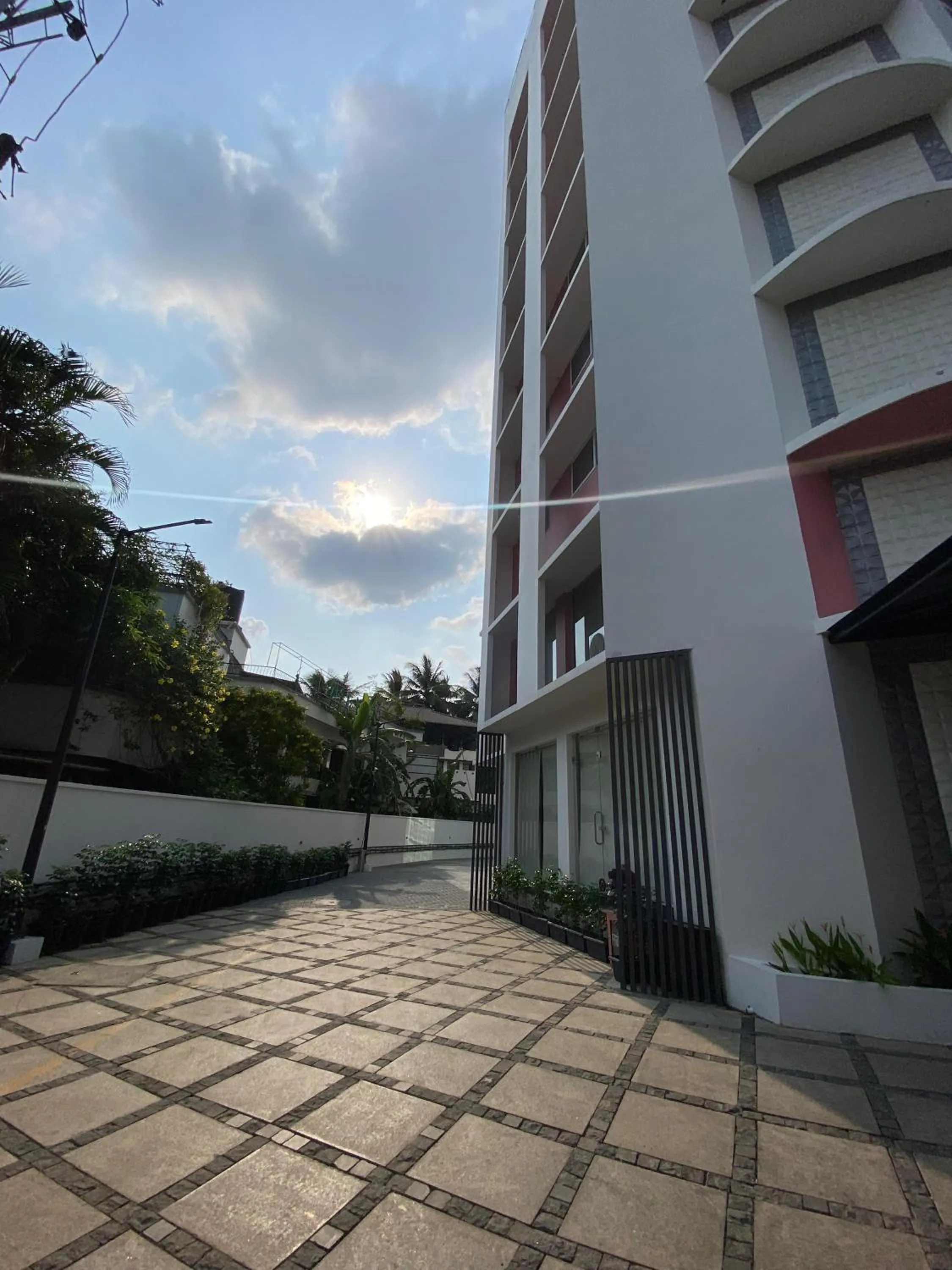 Facade/entrance in The Habitat Suites-Walkable distance to Guruvayoor temple