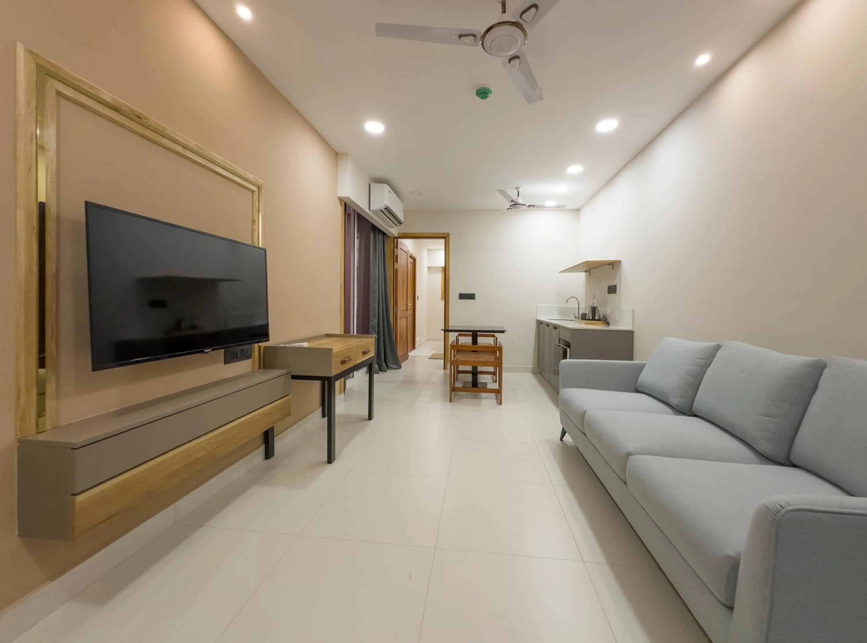 Living room in The Habitat Suites-Walkable distance to Guruvayoor temple