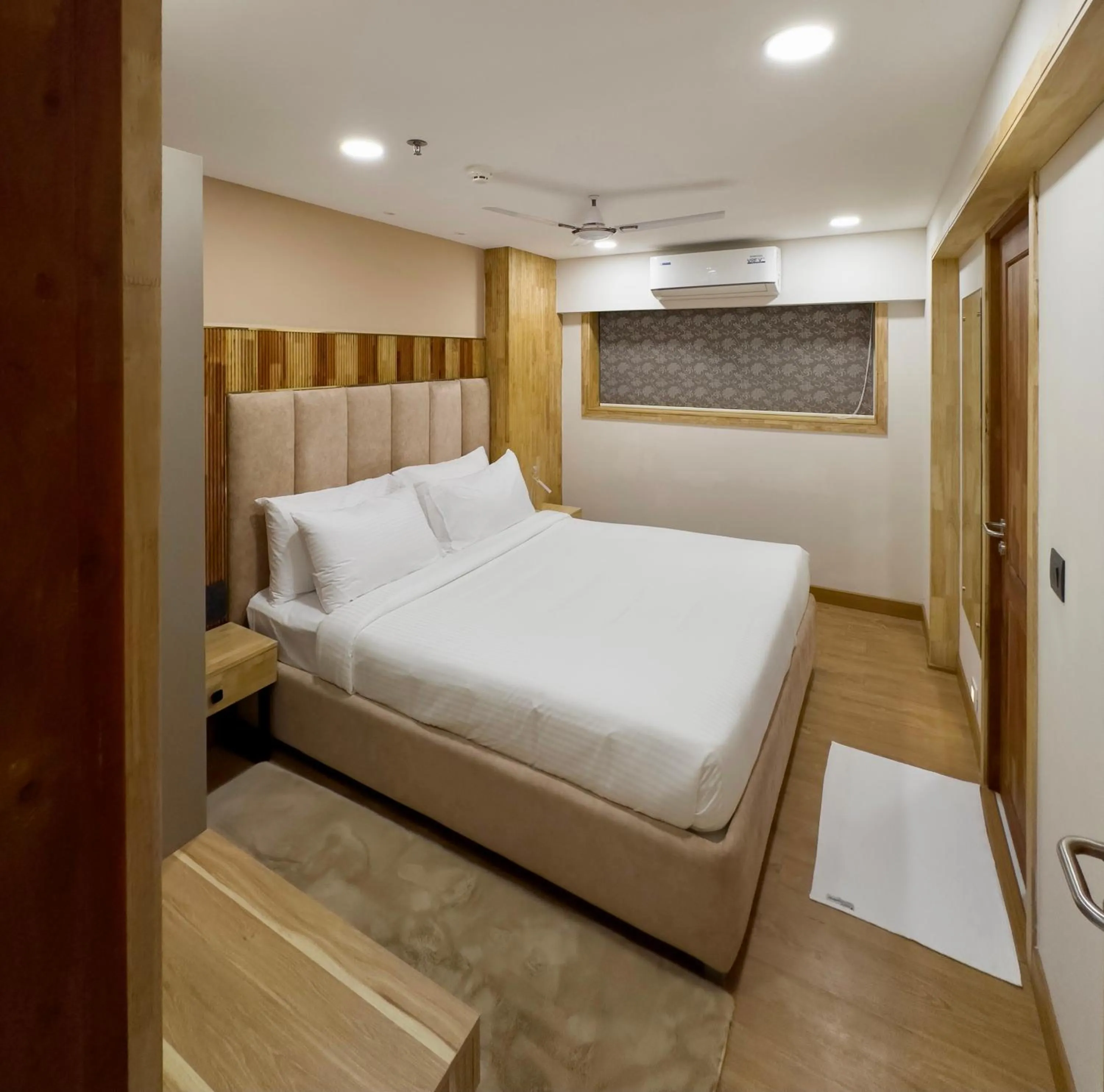 Bedroom, Bed in The Habitat Suites-Walkable distance to Guruvayoor temple