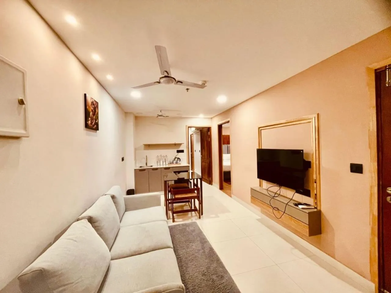 Communal lounge/ TV room in The Habitat Suites-Walkable distance to Guruvayoor temple