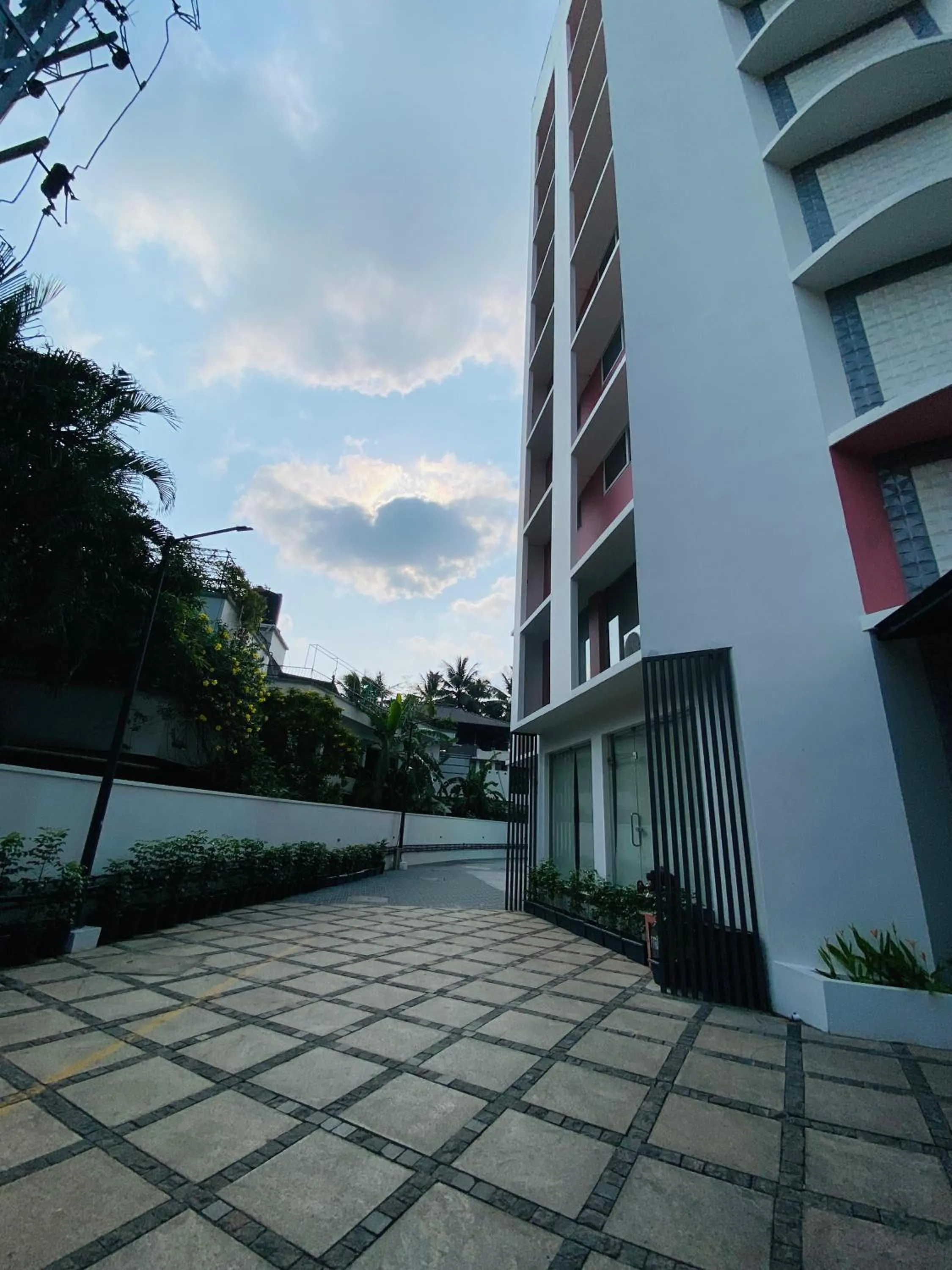 Facade/entrance in The Habitat Suites-Walkable distance to Guruvayoor temple