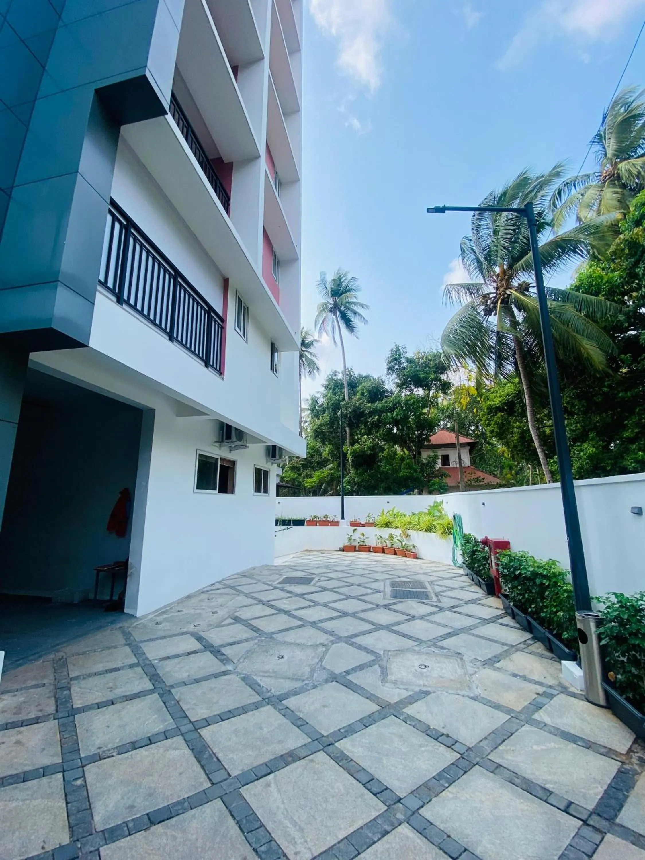 Parking in The Habitat Suites-Walkable distance to Guruvayoor temple
