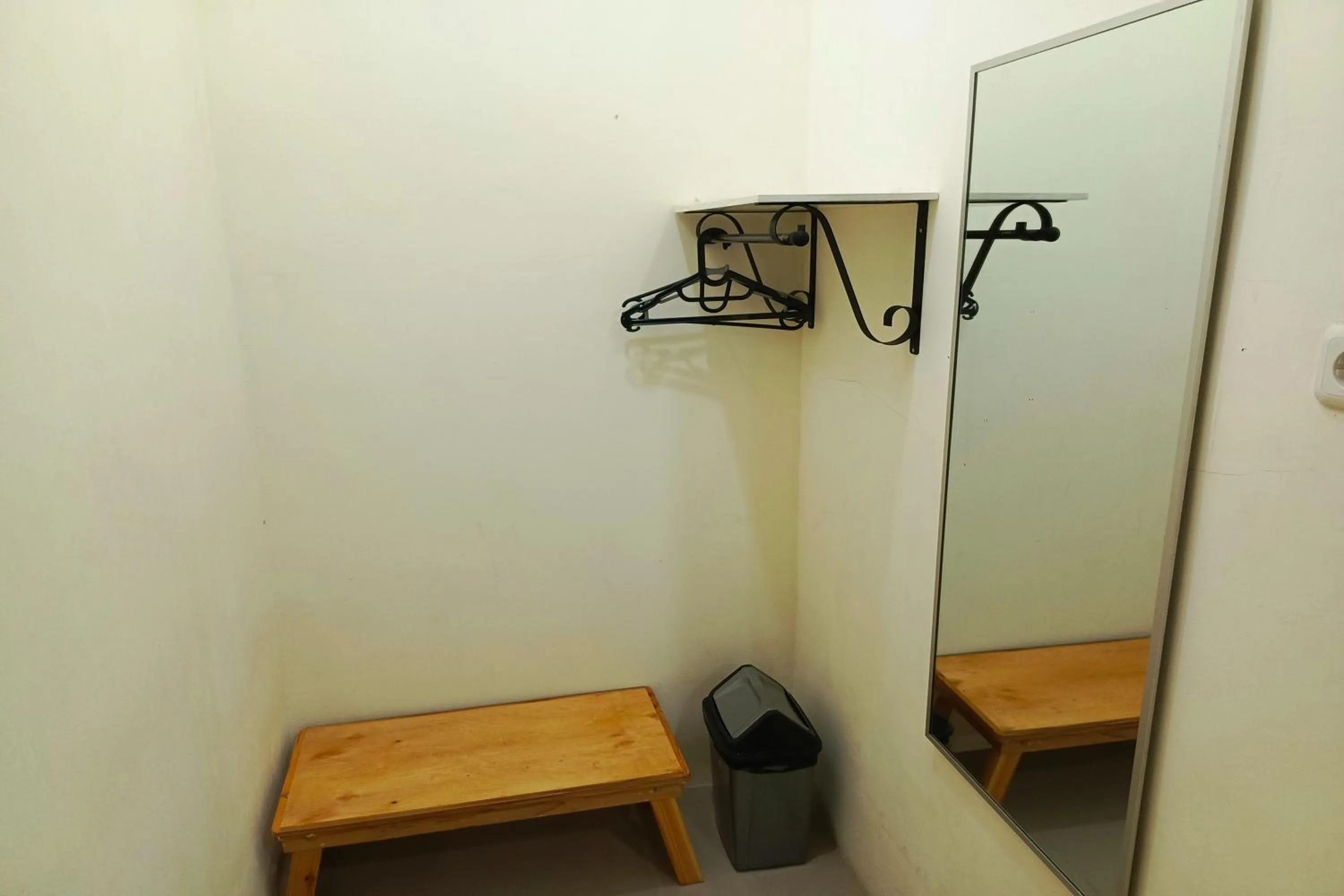 wardrobe in Adisa Homestay