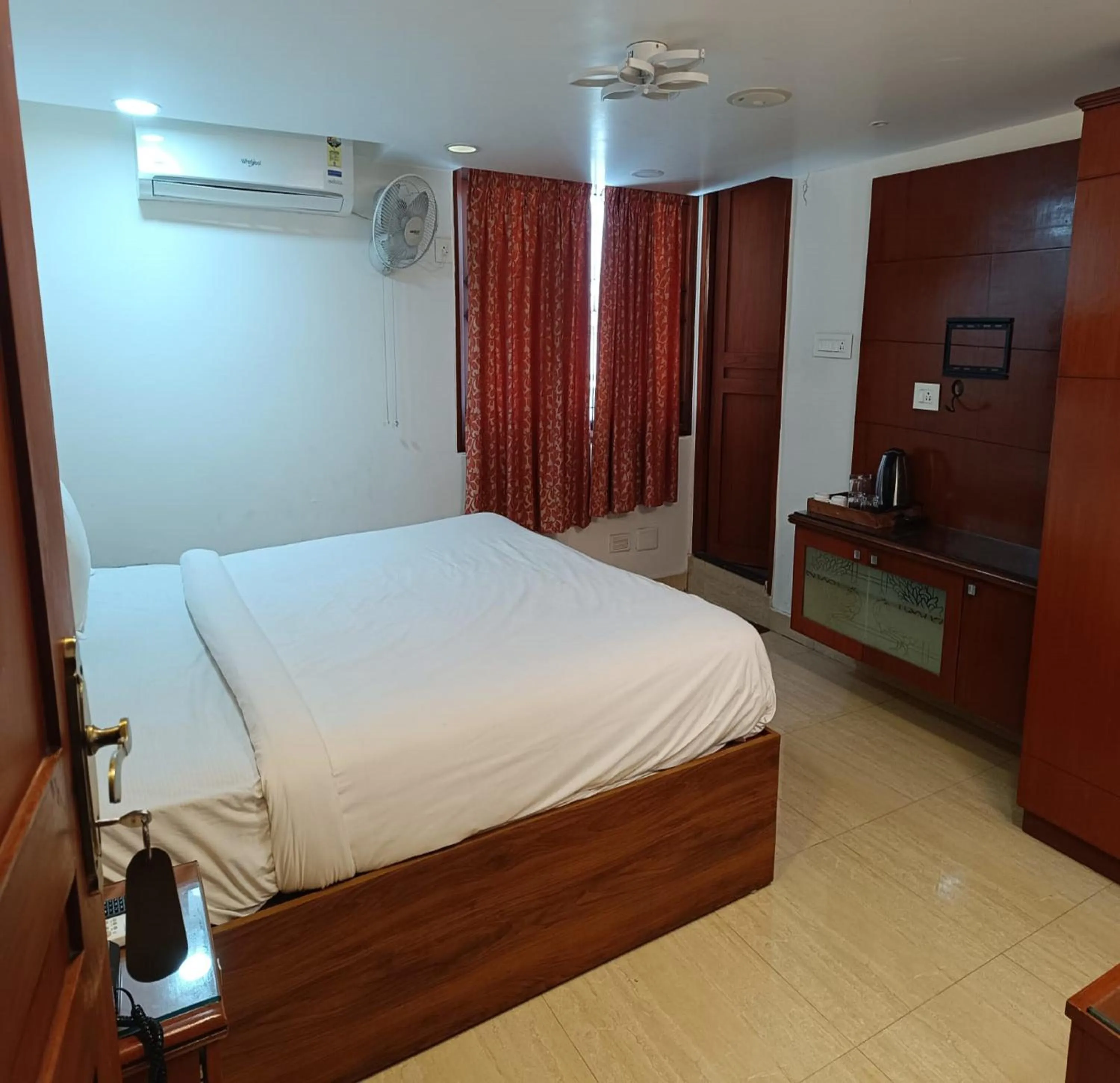 Bed in Azhagappa Residency