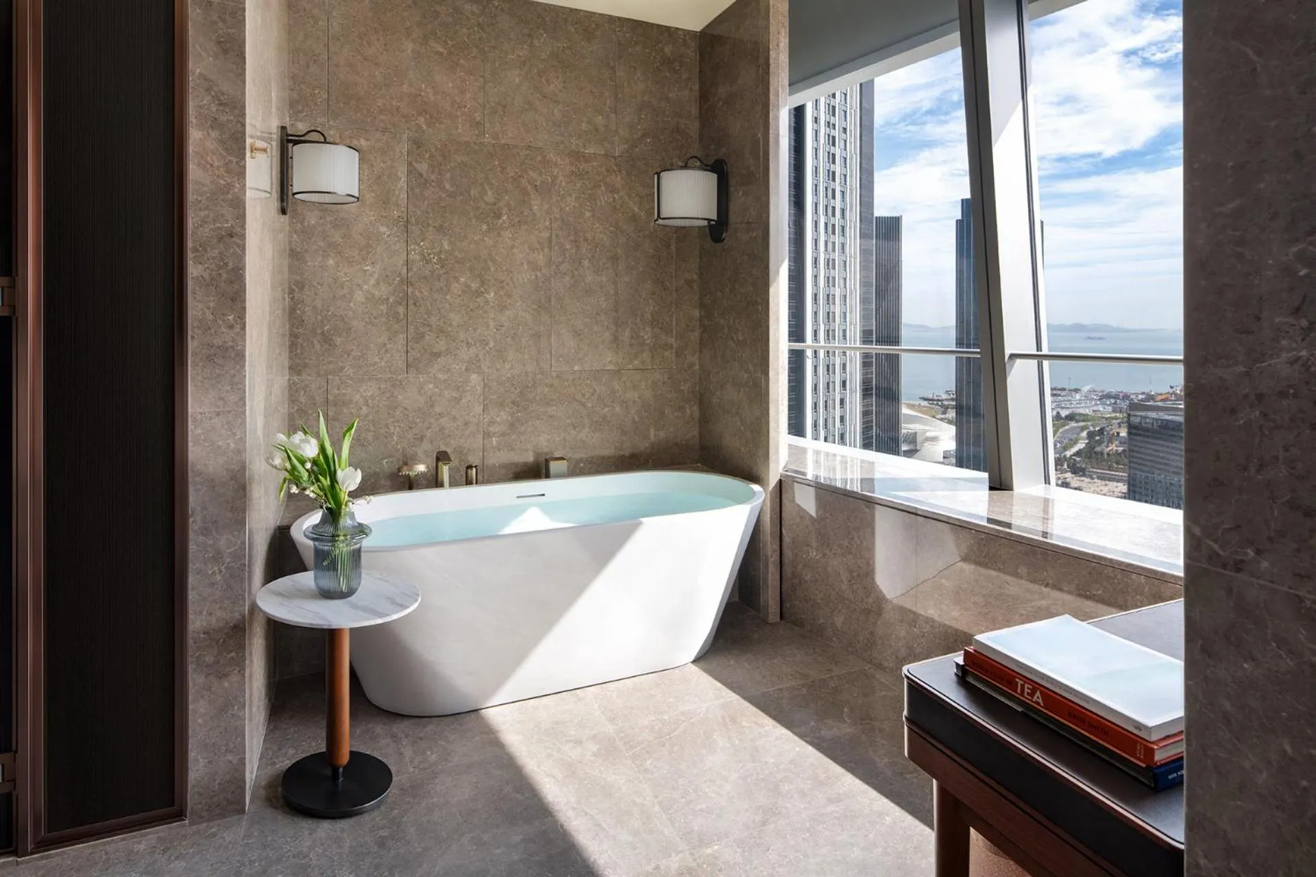 Bath in Four Seasons Hotel Dalian