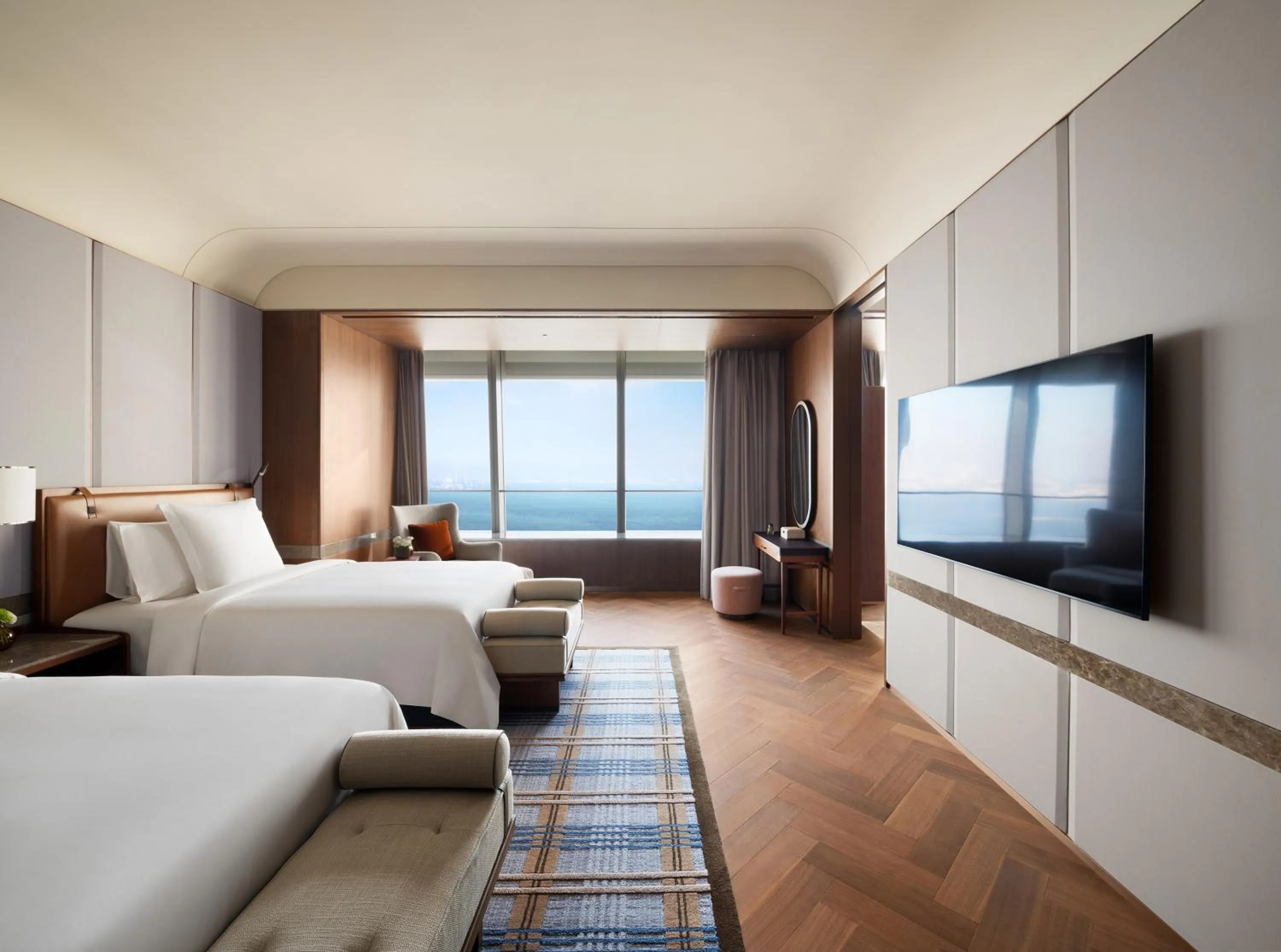 Bedroom, Bed in Four Seasons Hotel Dalian