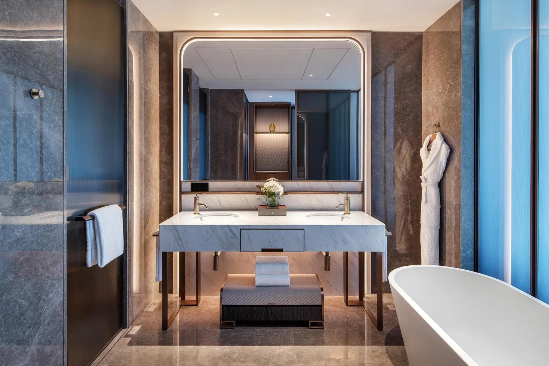 Bathroom, Bed in Four Seasons Hotel Dalian