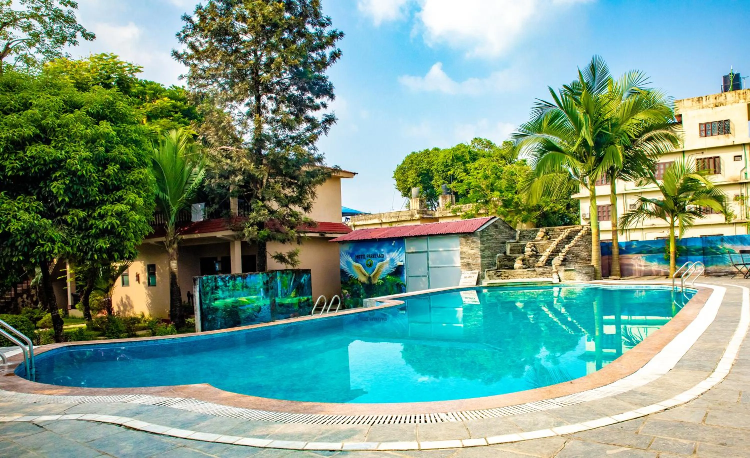 Swimming pool in Hotel Parkland