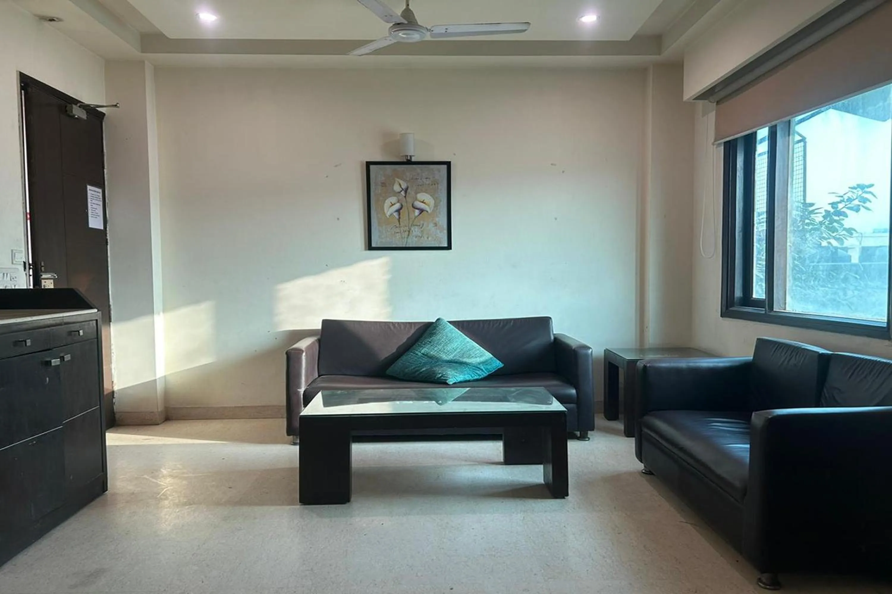Seating area in The Metropolis Guest House Near RK Ashram Metro Station