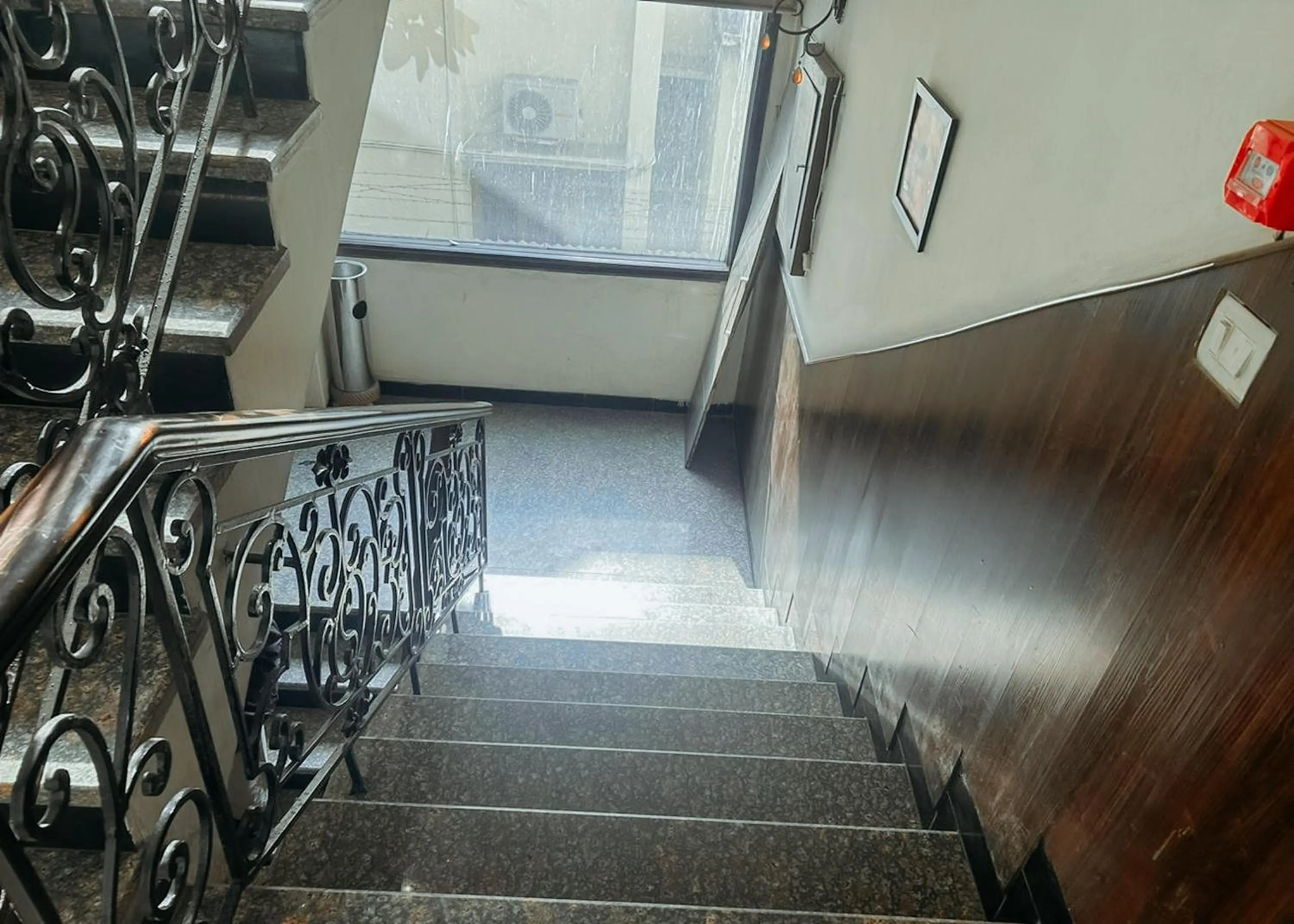 Area and facilities in The Metropolis Guest House Near RK Ashram Metro Station