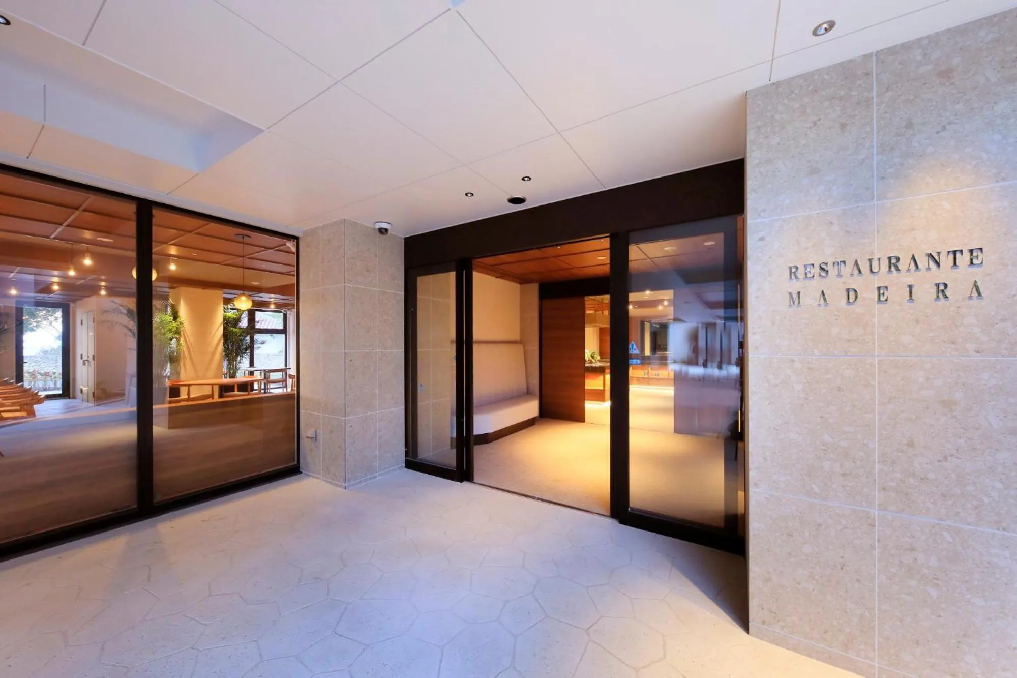 Restaurant/places to eat in VIVOVIVA石垣島