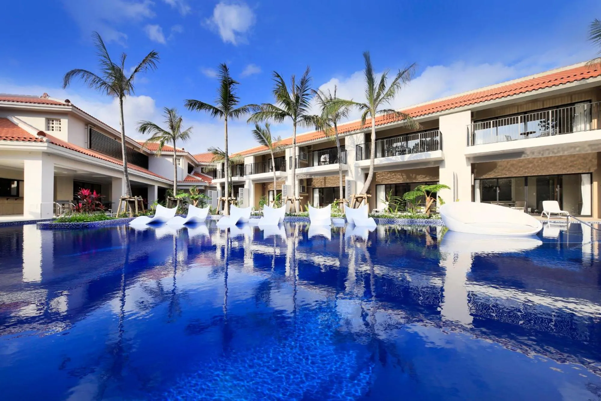 Property building in VIVOVIVA石垣島