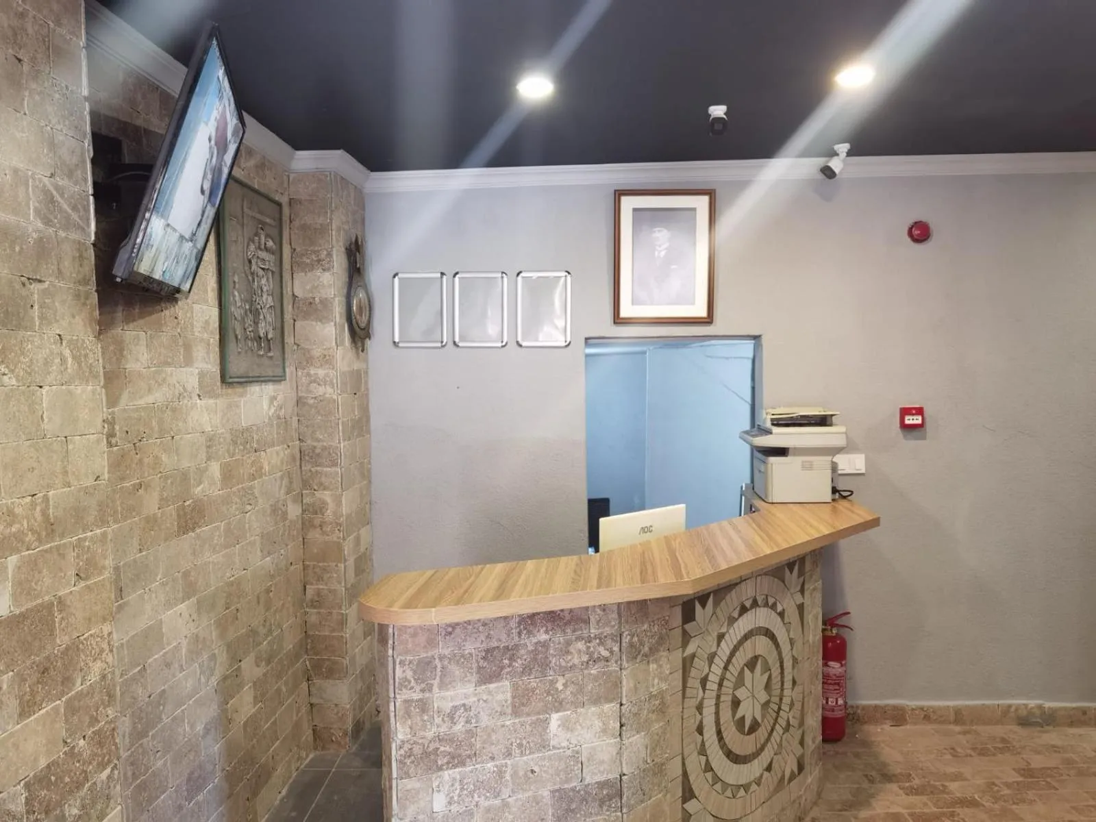 TV and multimedia in City Park Suites City Center Corlu