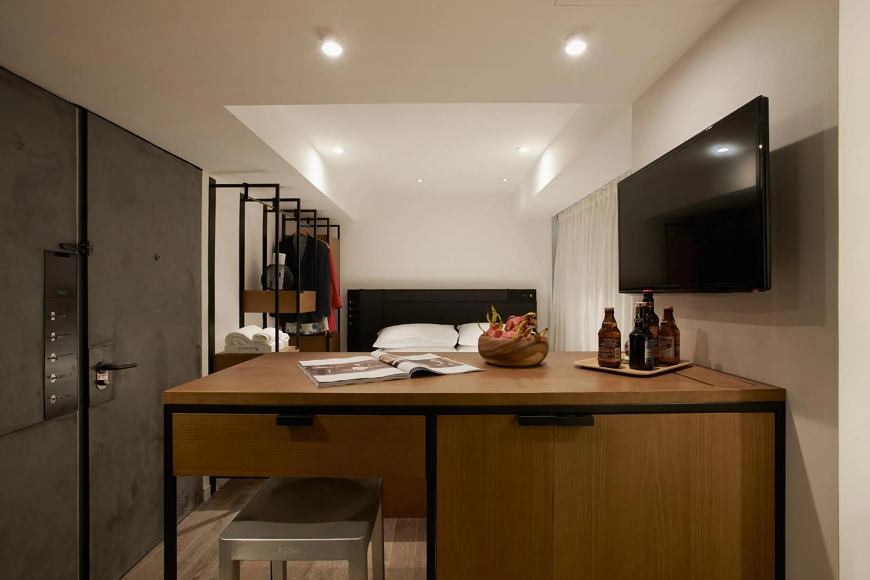 TV and multimedia, TV/Entertainment Center in Residence G Hong Kong - by Hotel G