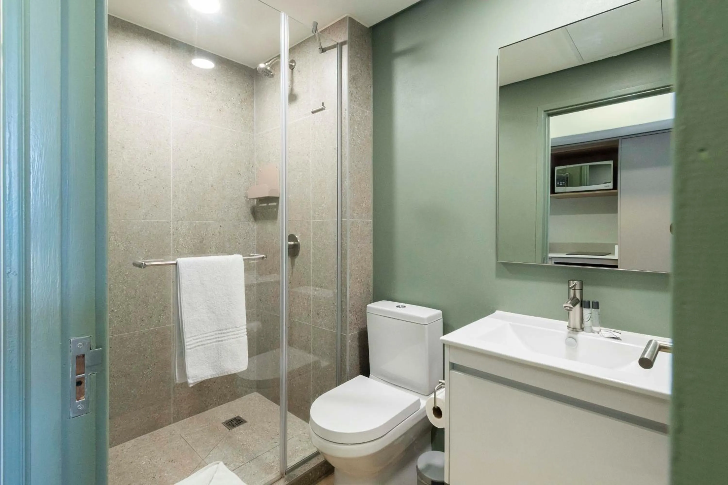 Bathroom in Habitat Aparthotel by Totalstay