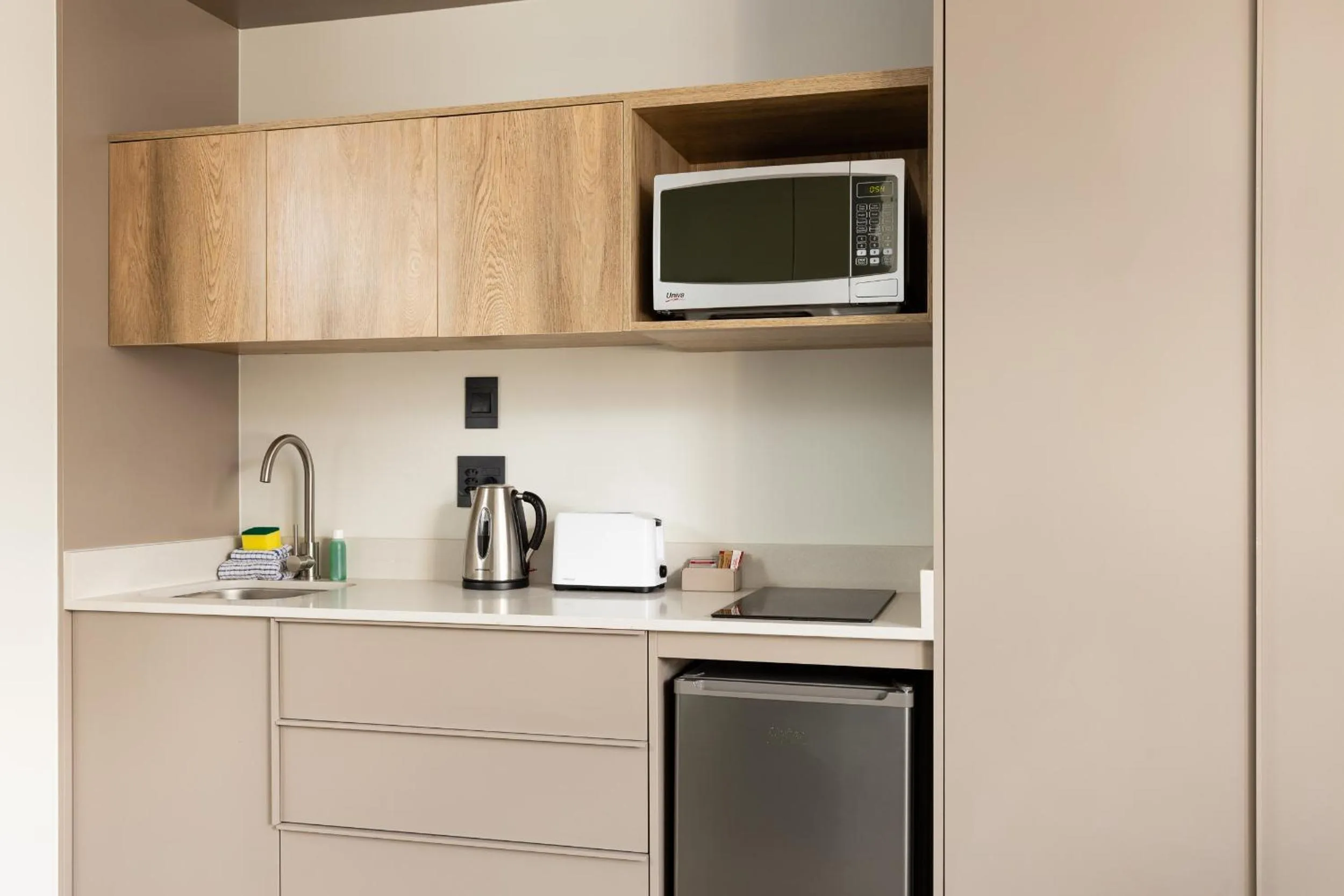 Kitchen or kitchenette in Habitat Aparthotel by Totalstay
