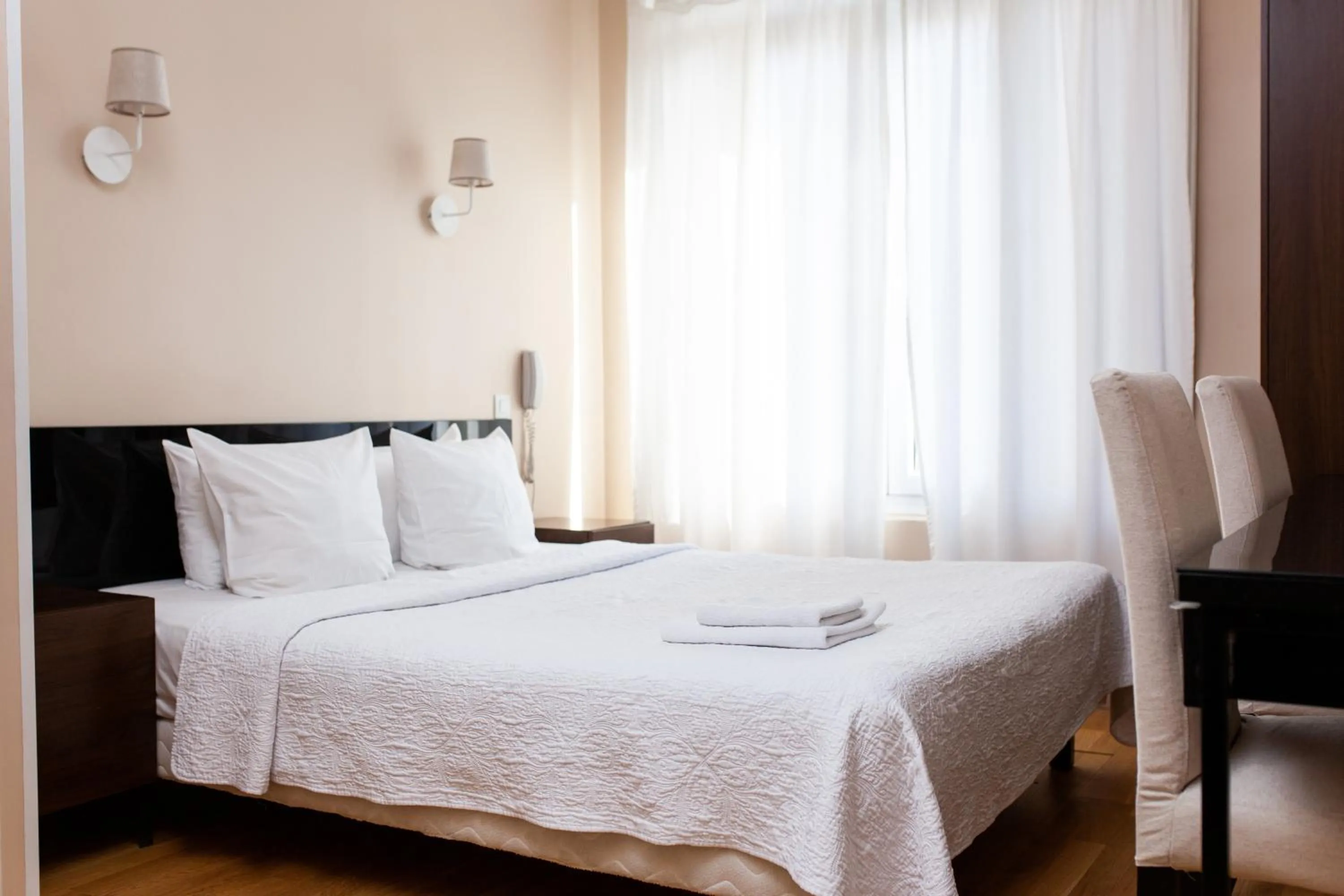 Photo of the whole room, Bed in Hôtel du Parc