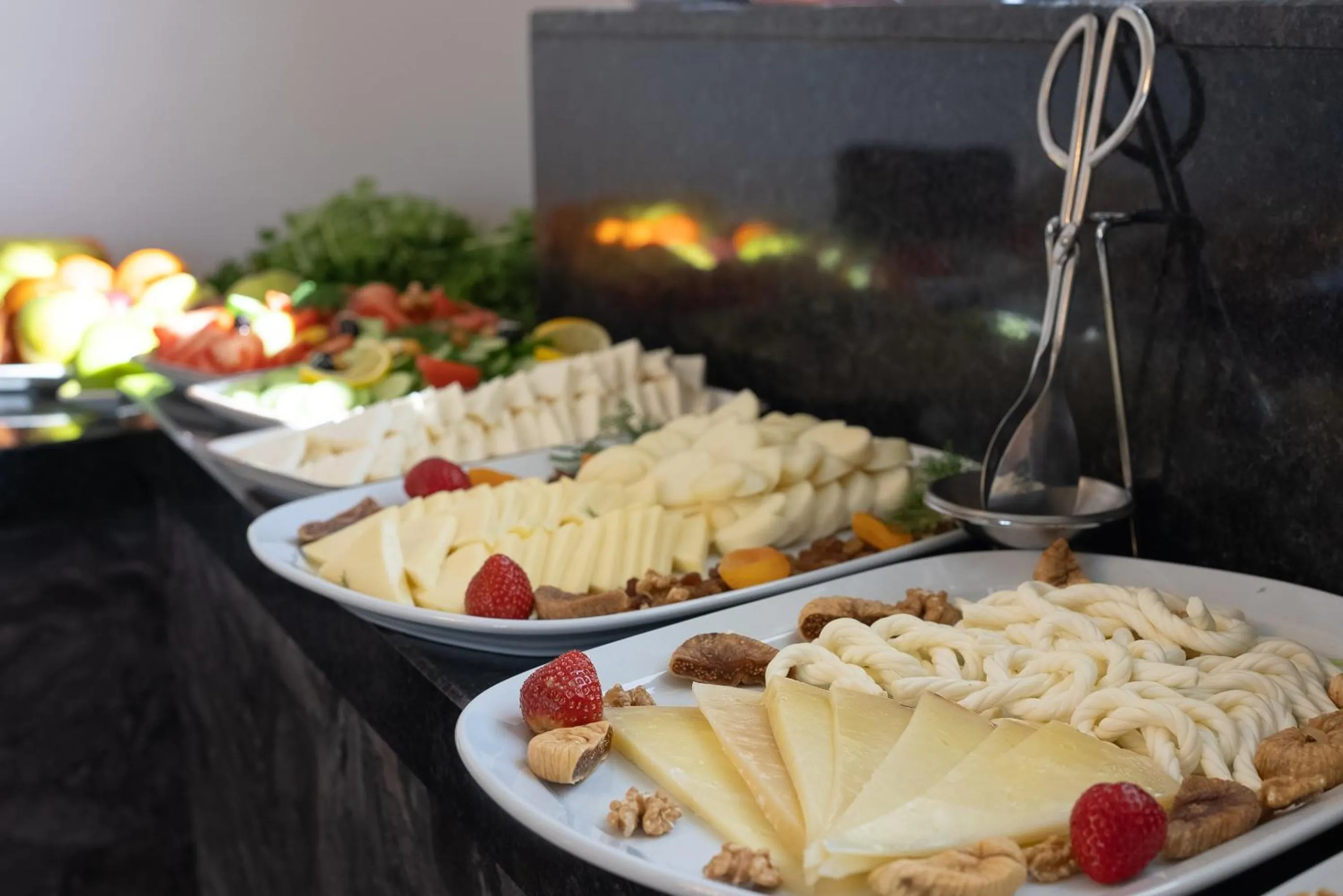 Food and drinks in Golden River Hotel By Continent