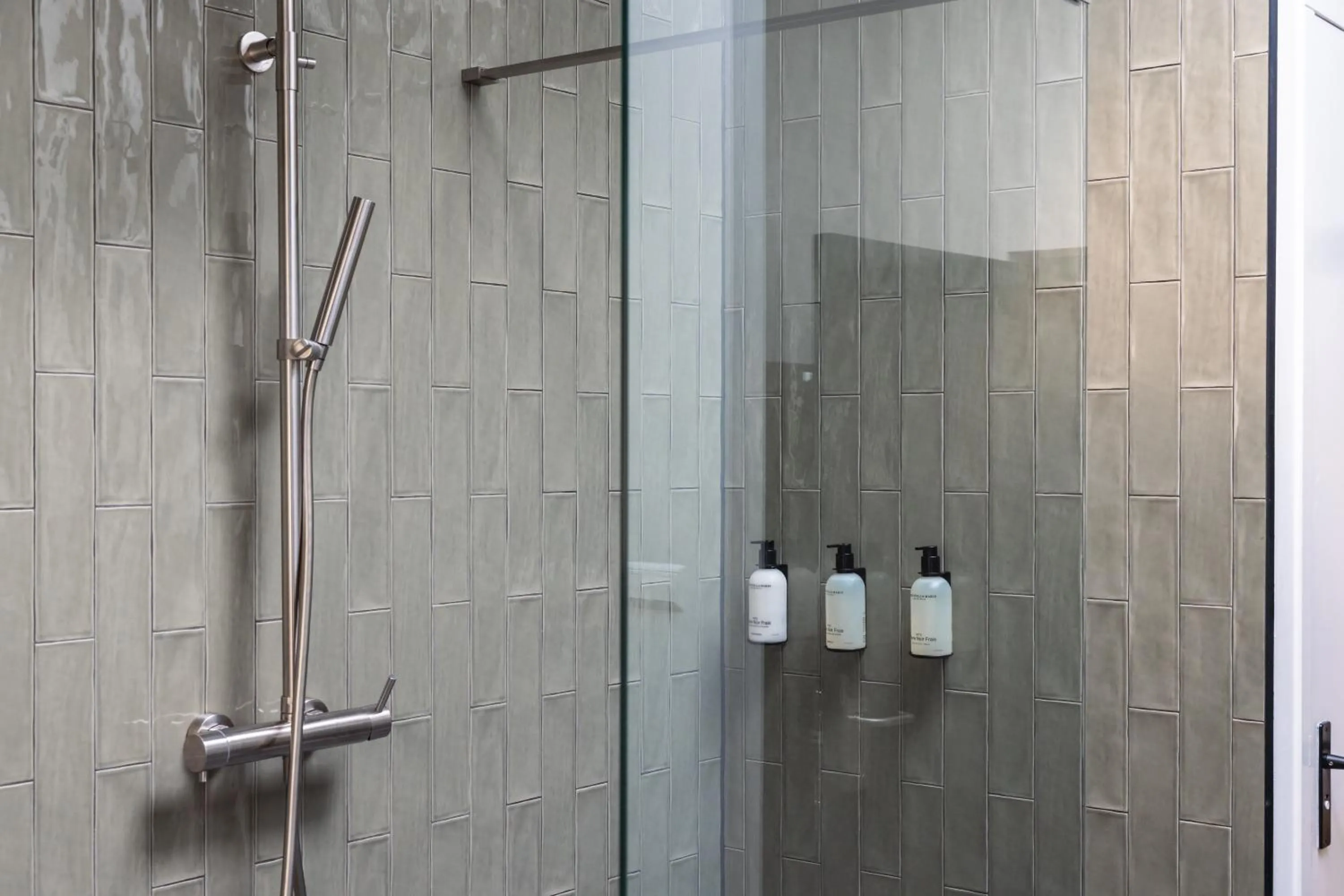 Shower in Badhuis Hotel