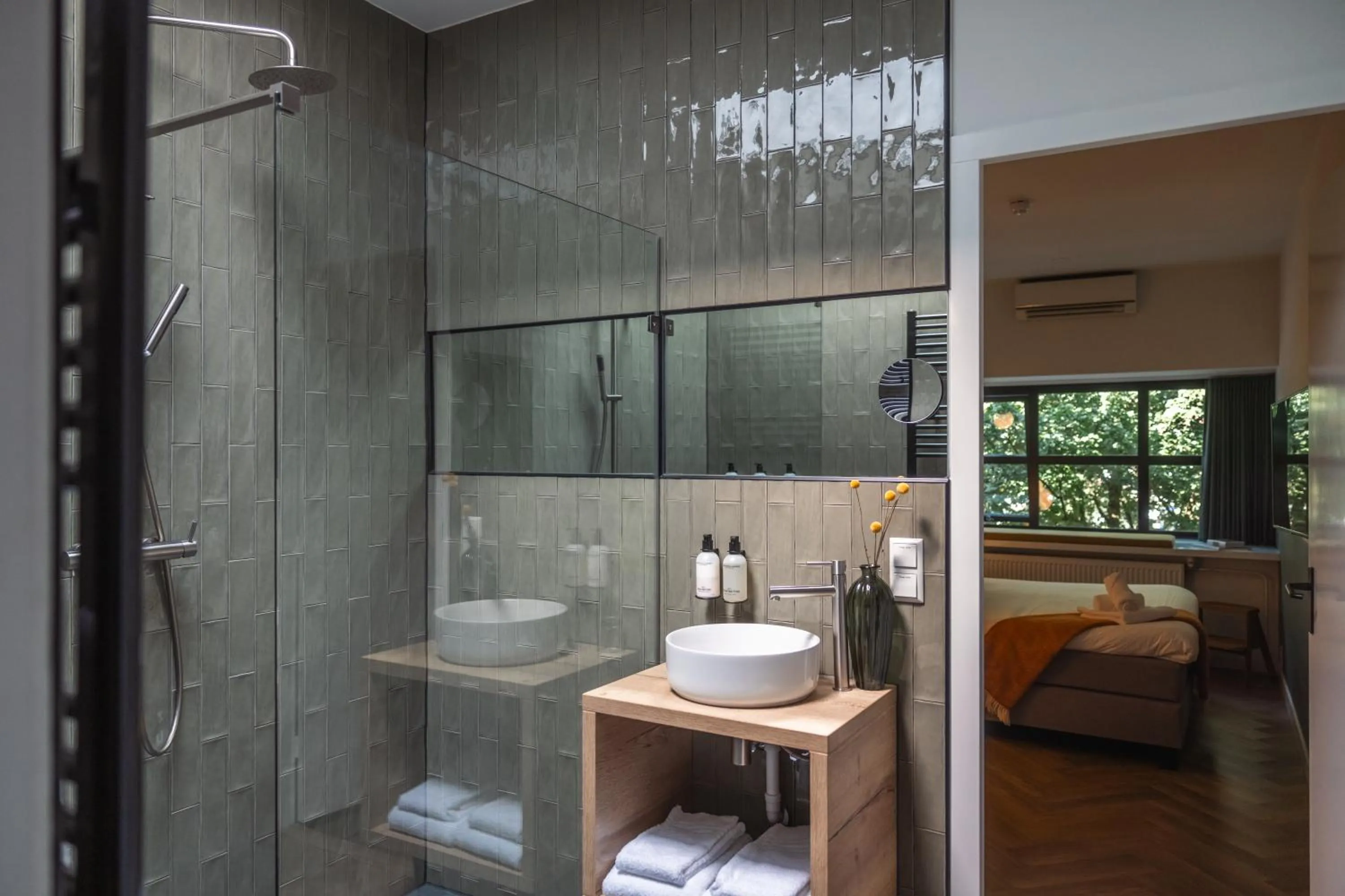 Shower in Badhuis Hotel