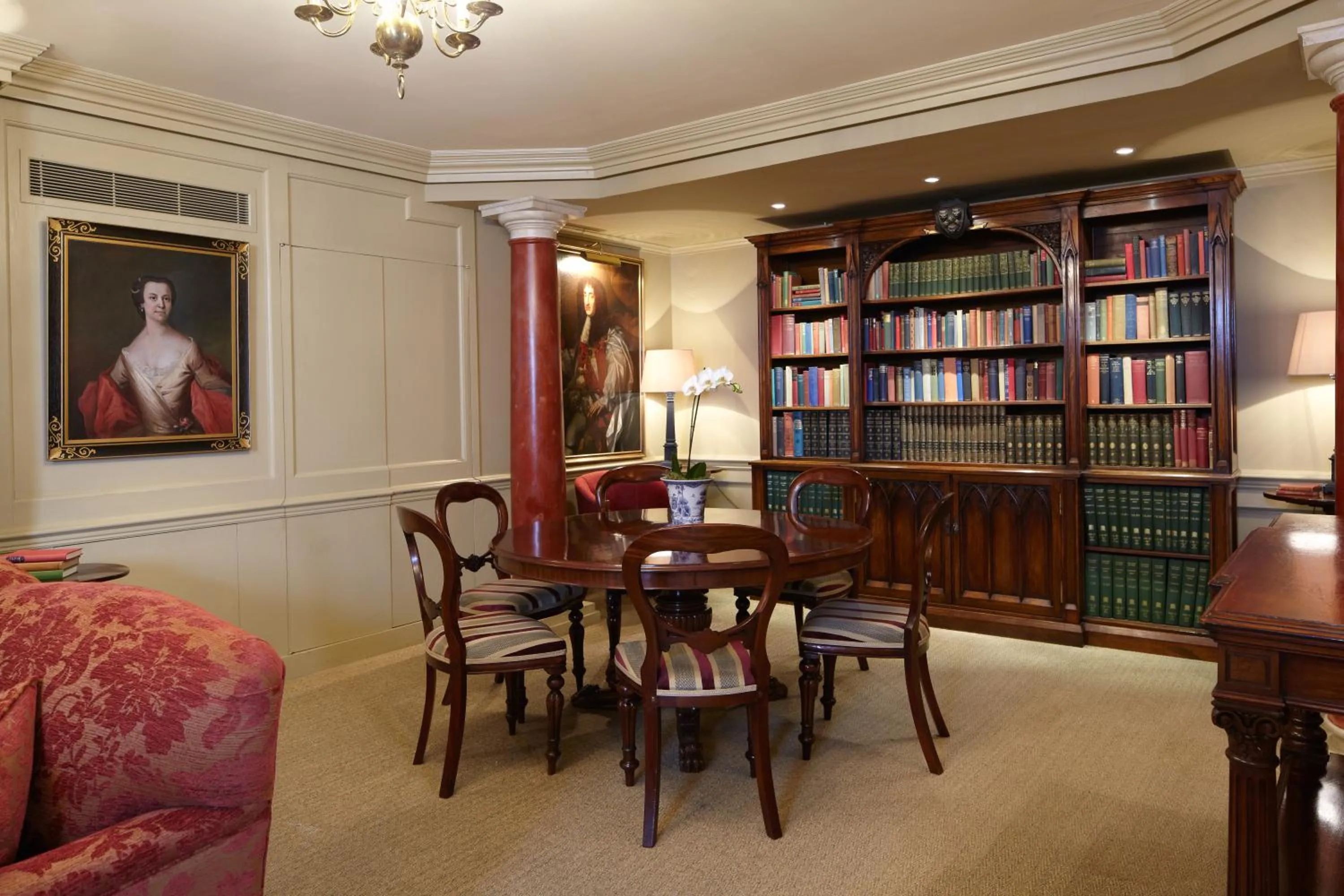 Lounge or bar in Hazlitt's