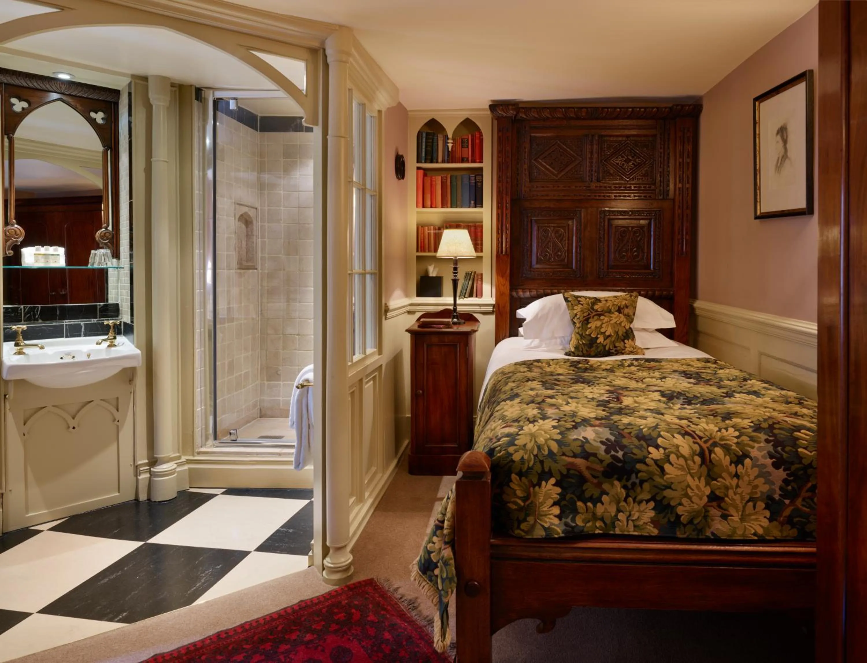 Shower, Bed in Hazlitt's