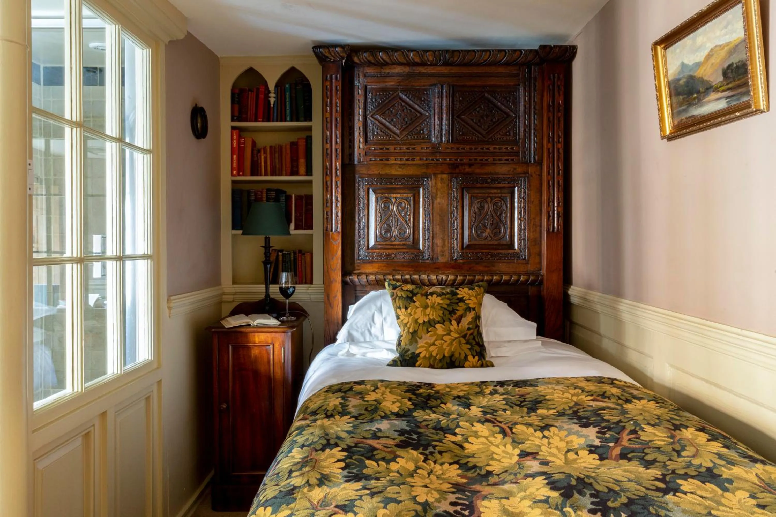 Shower, Bed in Hazlitt's